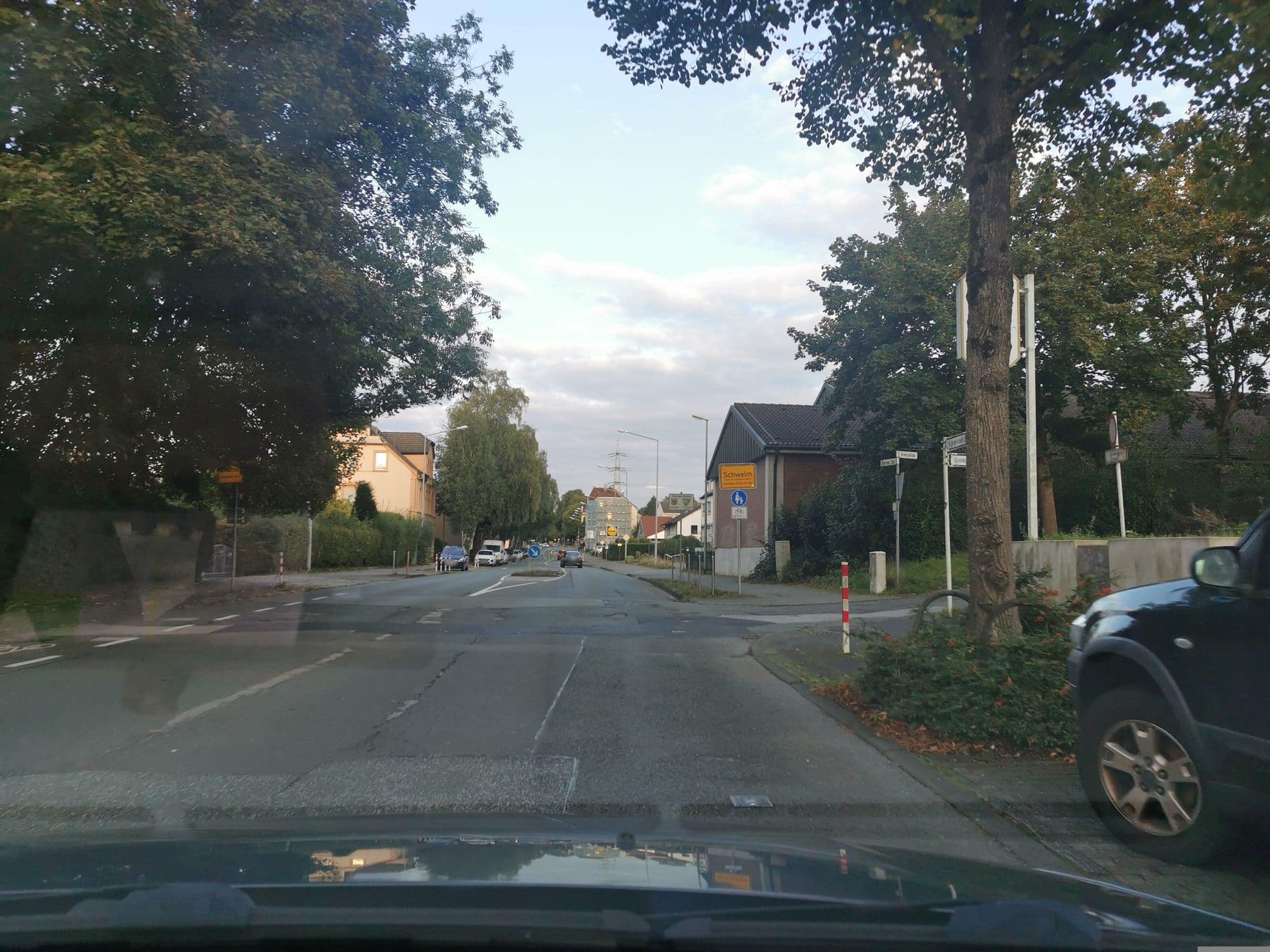 Street view near Hotel Neuenhof, Schwelm — © ASRvw (CC BY-SA · Mapillary)