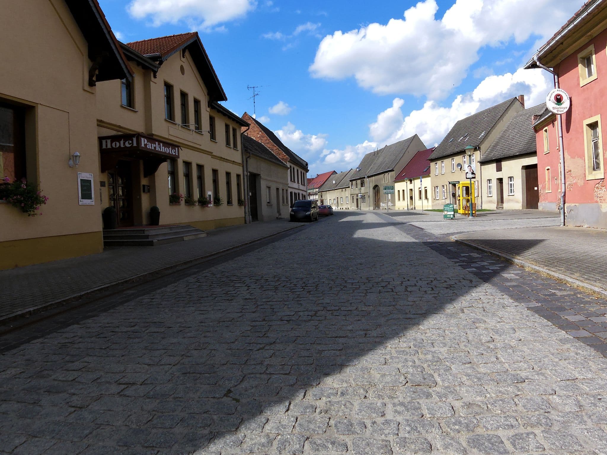 Street view near Parkhotel, Wörlitz — © zoegglmeyr (CC BY-SA · Mapillary)