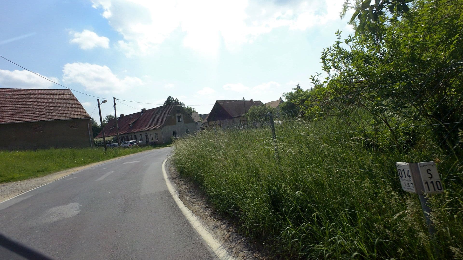 Street view near Bauernhof Wujanz, Weißenberg — © moenk (CC BY-SA · Mapillary)