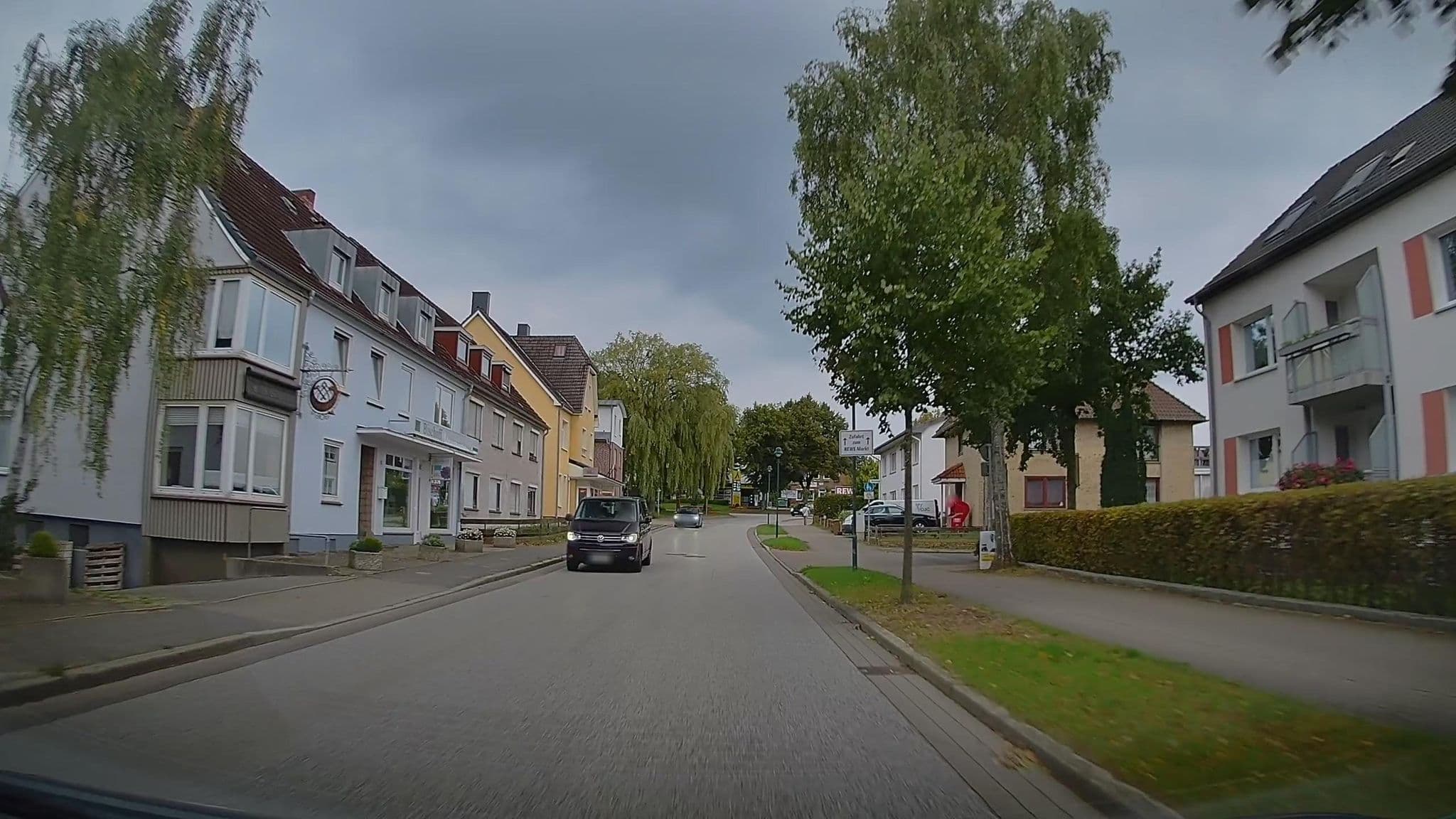 Street view near Probsteier Ferienhäuser, Heikendorf — © hendel (CC BY-SA · Mapillary)
