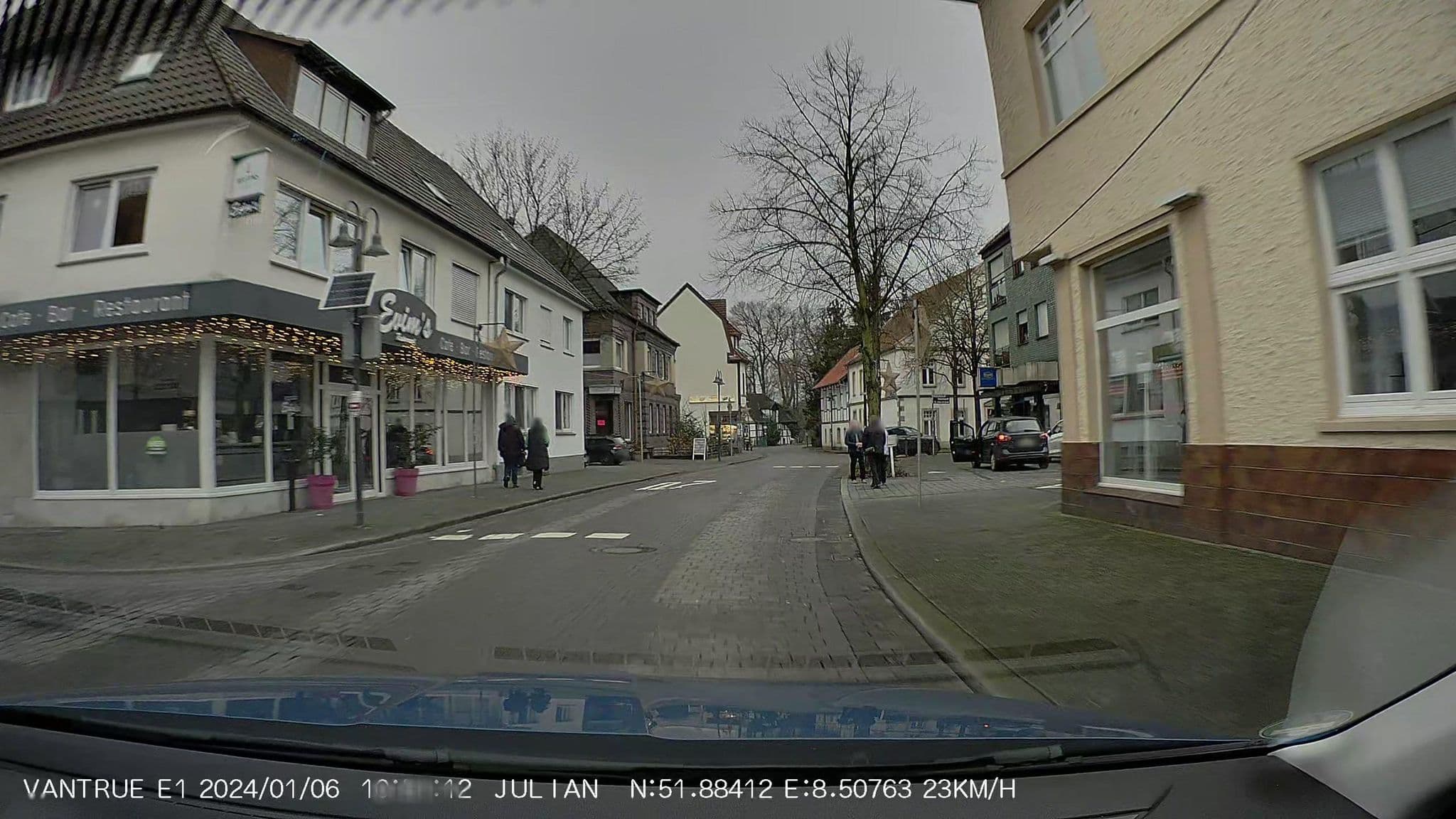 Street view near Deutsches Haus Verl, Verl — © nrailuj (CC BY-SA · Mapillary)