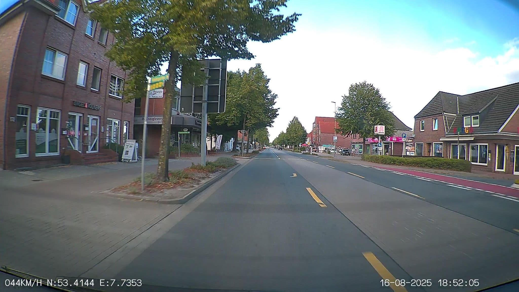 Street view near Hotel Restaurant Torfkrug, Wiesmoor — © heetENkoel (CC BY-SA · Mapillary)