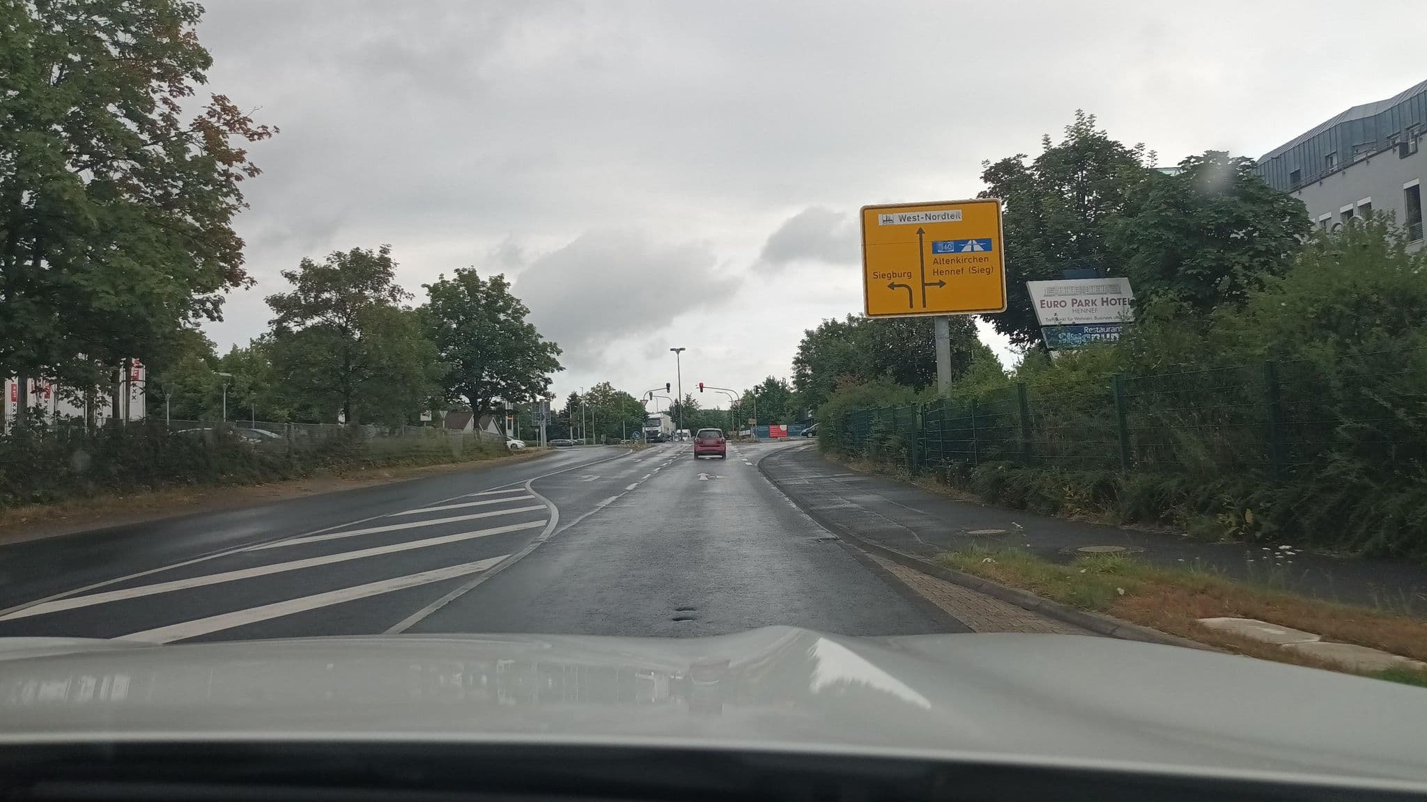 Street view near Euro Park Hotel Hennef, Stoßdorf — © Feuerundwasser (CC BY-SA · Mapillary)