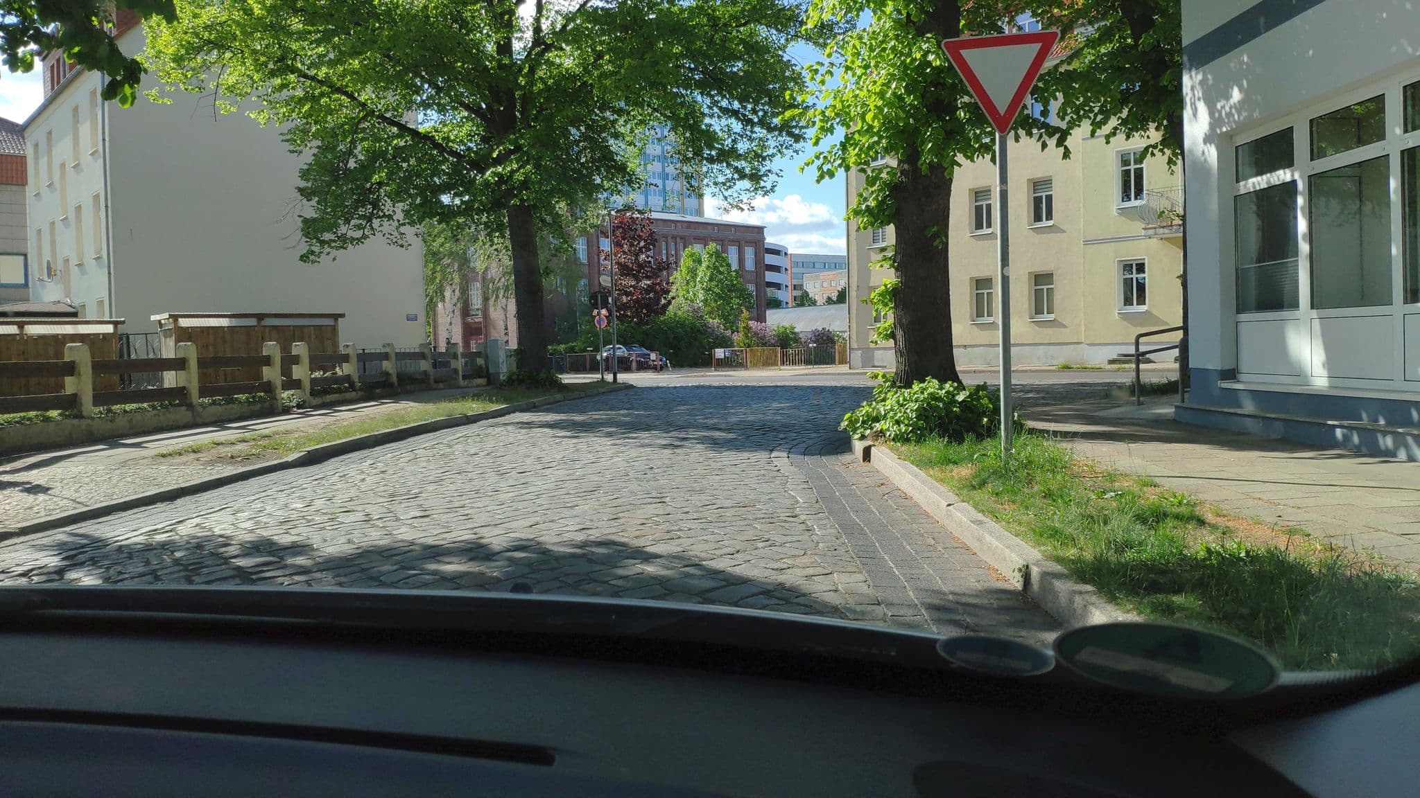 Street view near Hotel Weinert, Neubrandenburg — © soepzi (CC BY-SA · Mapillary)