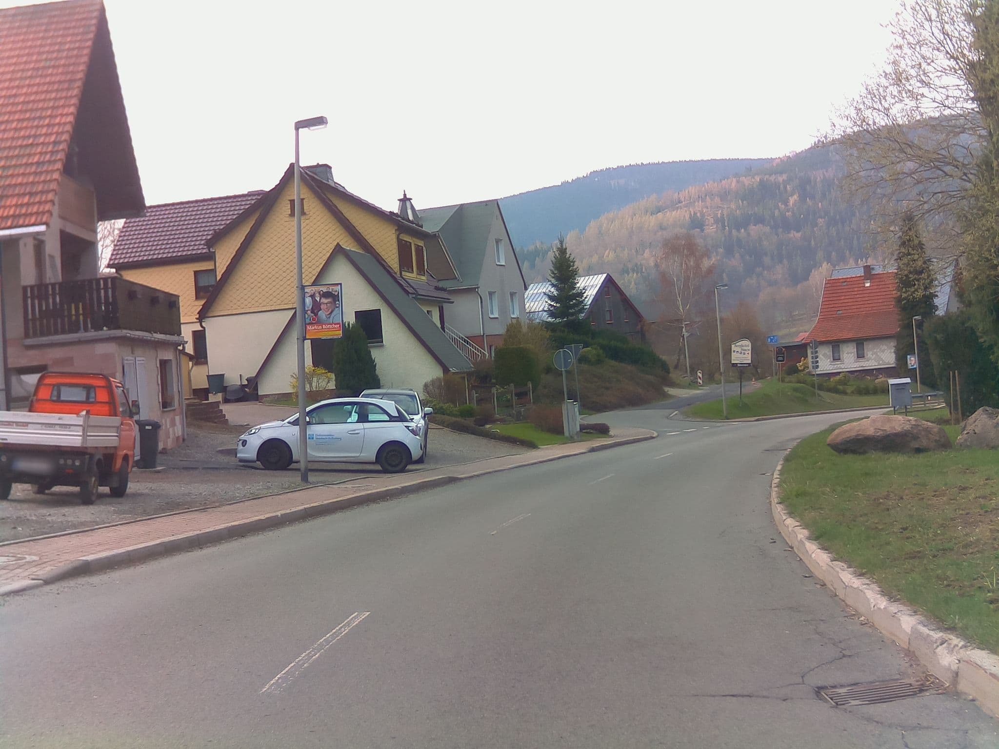 Street view near Ferienhäuser "Auf der schwarzen Wiese", Steinbach-Hallenberg — © ramap (CC BY-SA · Mapillary)