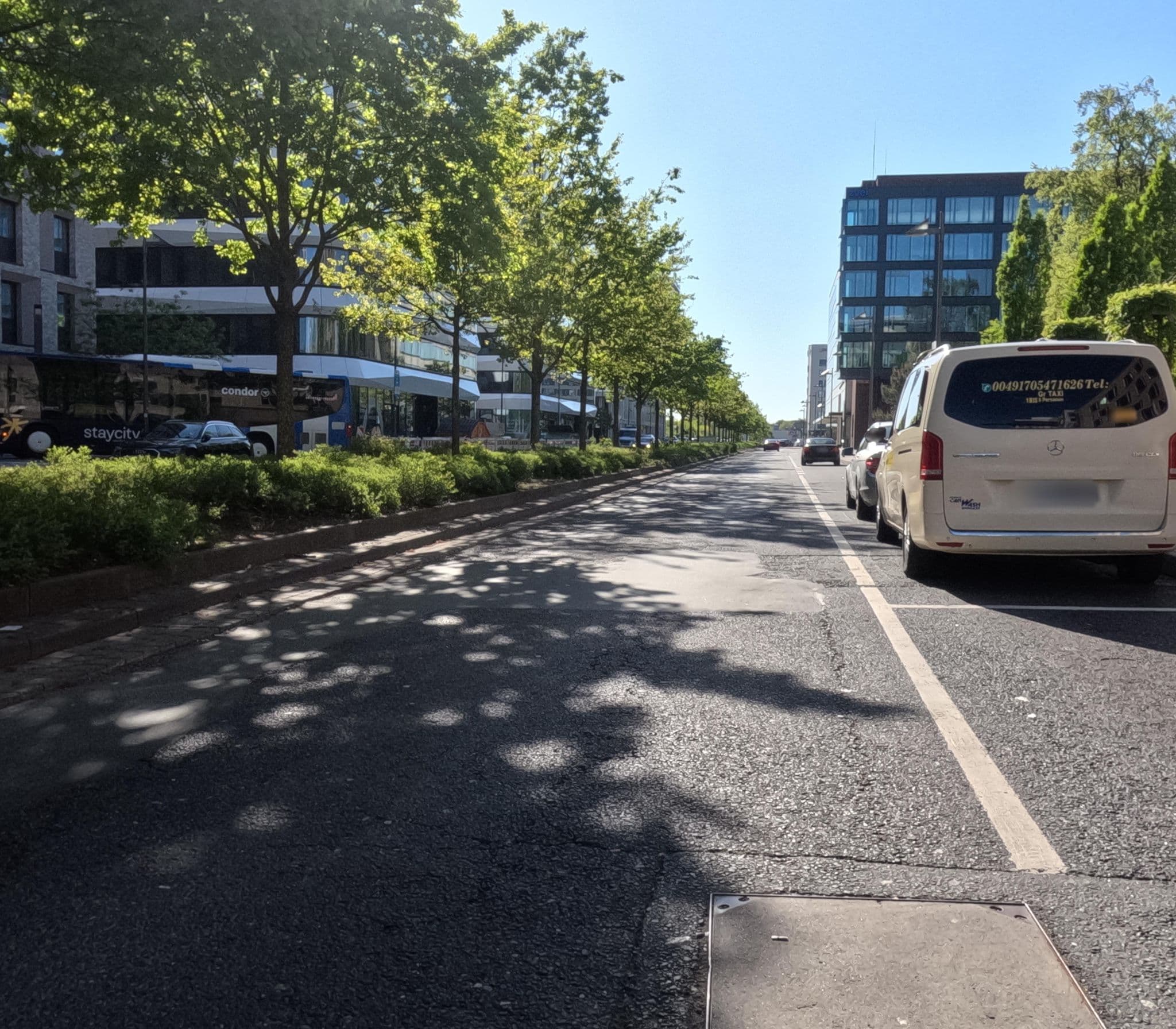 Street view near Park Inn by Radisson Frankfurt Airport, Zeppelinheim — © chuck (CC BY-SA · Mapillary)