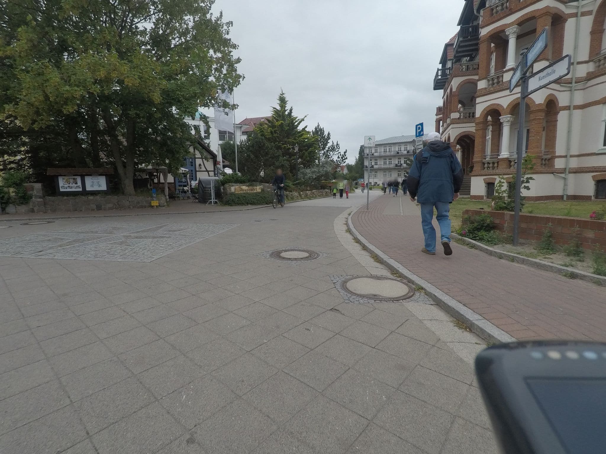 Street view near Hotel Esplanade, Ostseebad Kühlungsborn — © mjay (CC BY-SA · Mapillary)