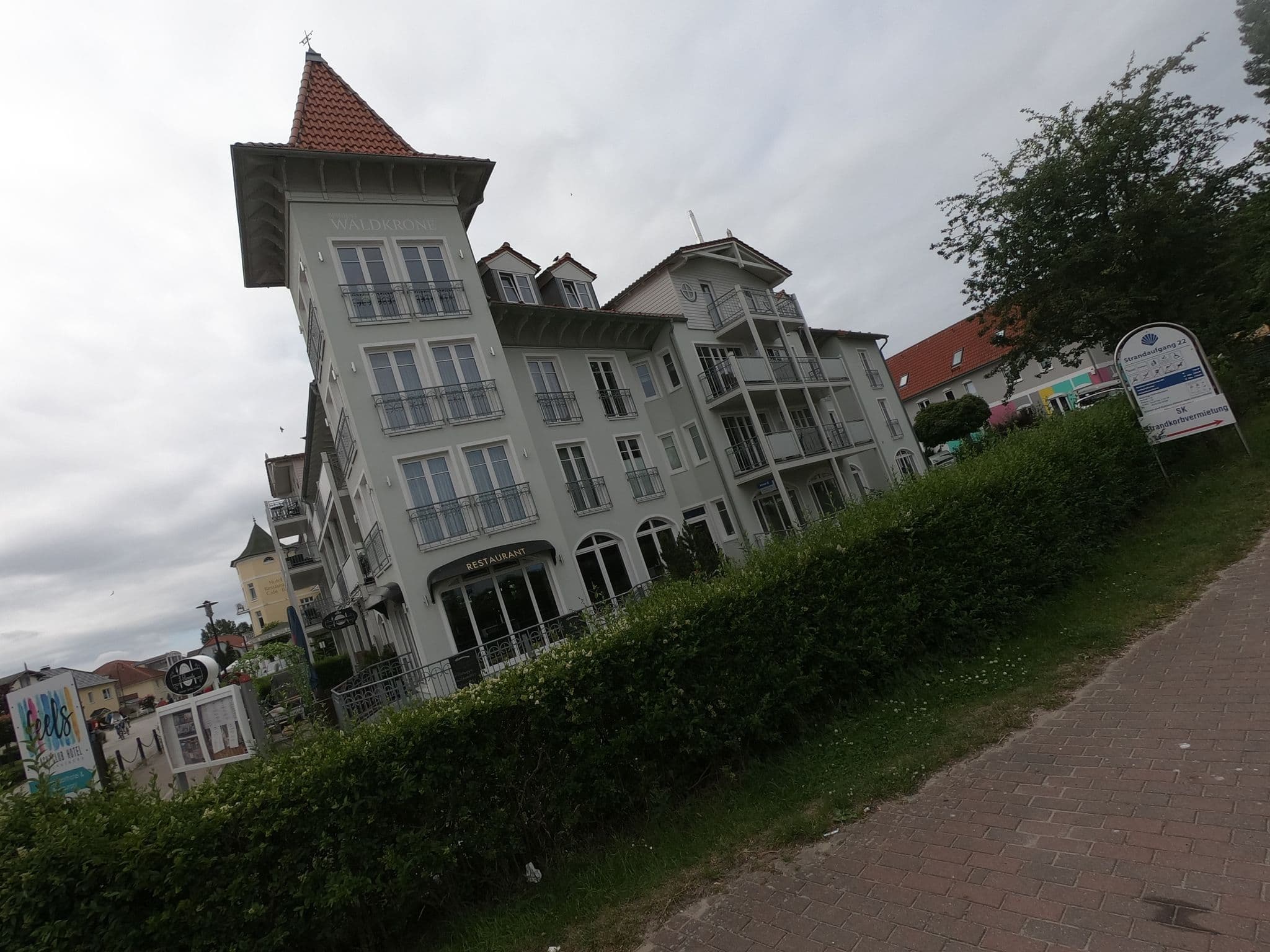 Street view near meergut HOTELS, Ostseebad Kühlungsborn — © carlheinz (CC BY-SA · Mapillary)