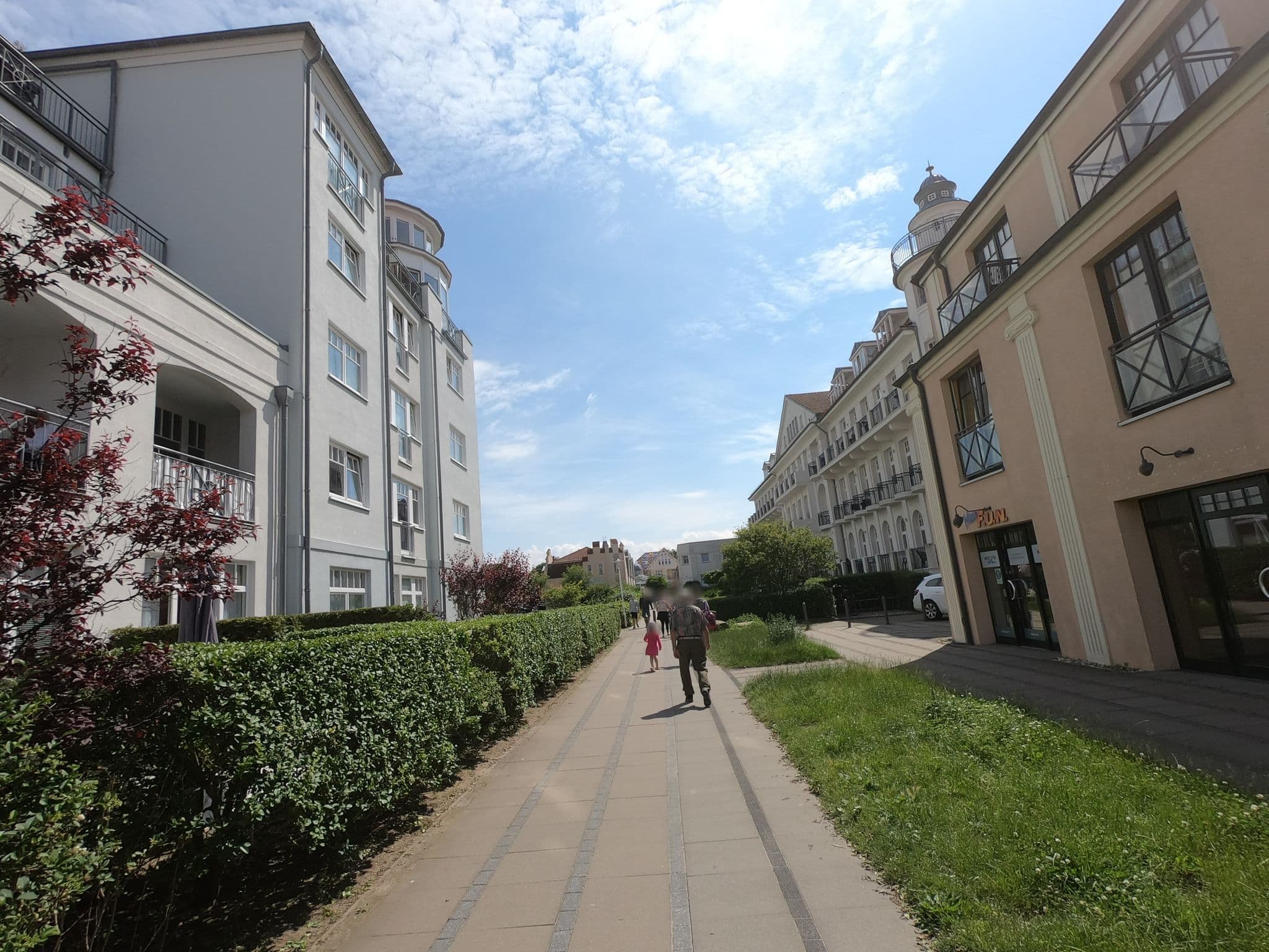 Street view near Schweriner Hof, Ostseebad Kühlungsborn — © carlheinz (CC BY-SA · Mapillary)
