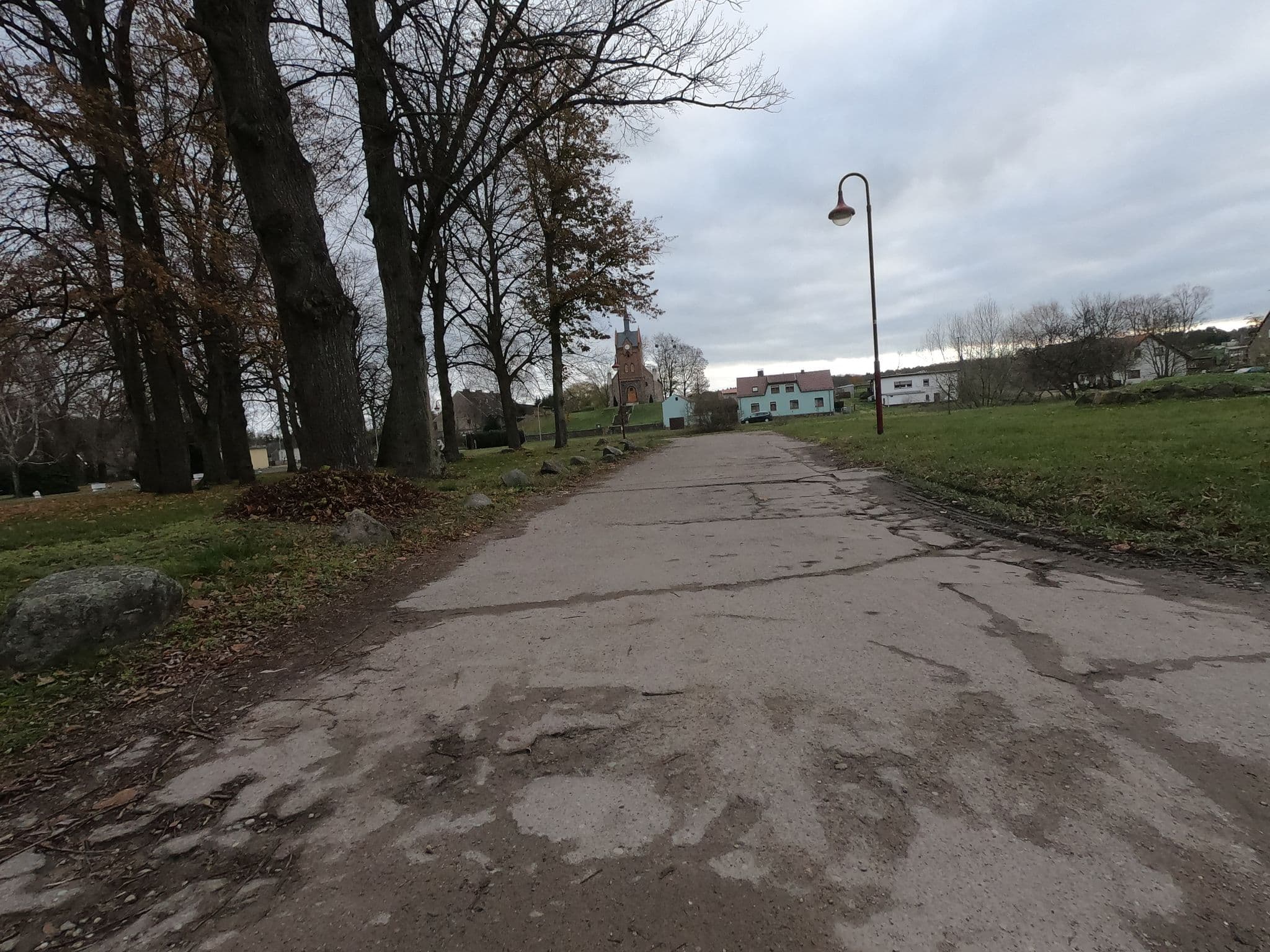 Street view near Parkhotel Schloss Wulkow, Neuhardenberg — © carlheinz (CC BY-SA · Mapillary)