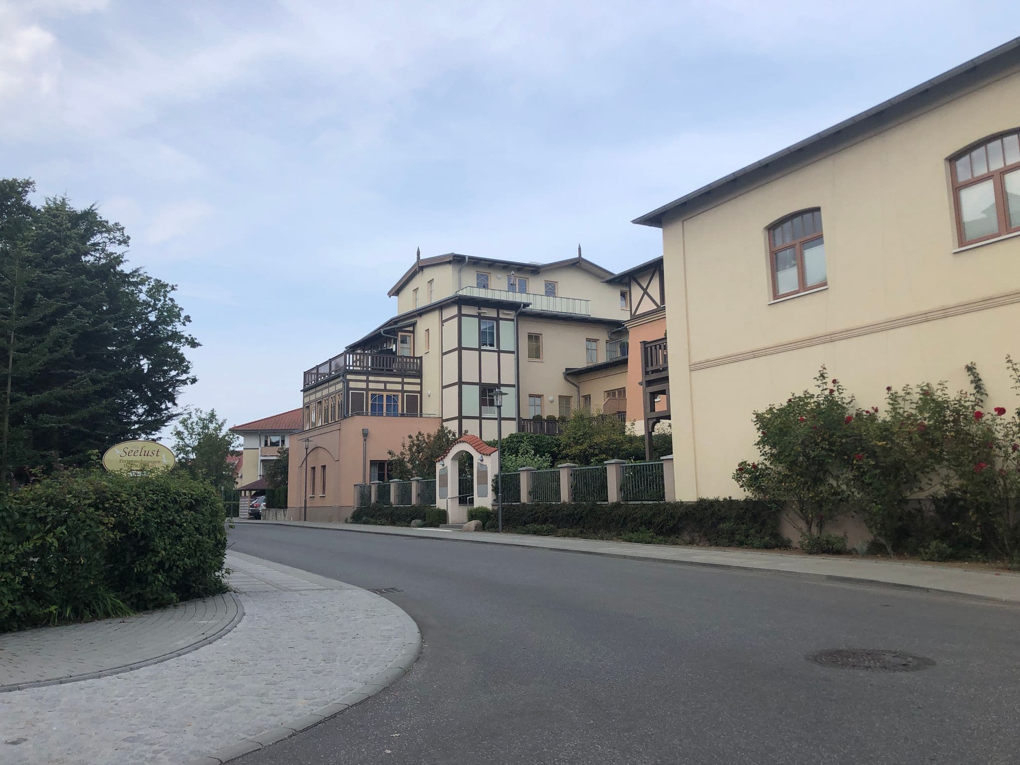 Street view near Villa Seelust, Ostseebad Kühlungsborn — © jonas97 (CC BY-SA · Mapillary)