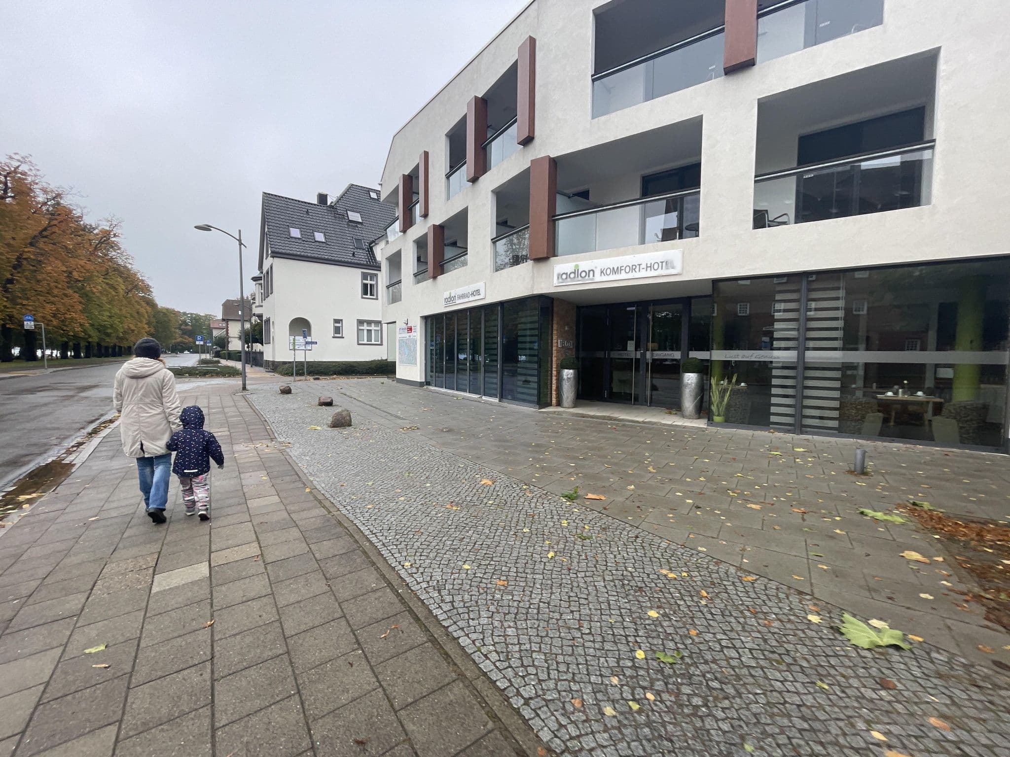 Street view near "Radlon" Fahrrad-Komfort-Hotel, Waren — © tordans (CC BY-SA · Mapillary)
