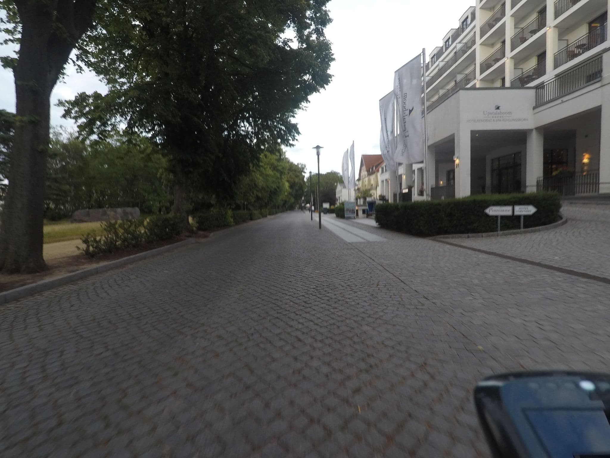 Street view near Upstalsboom Hotelresidenz & SPA Kühlungsborn, Ostseebad Kühlungsborn — © mjay (CC BY-SA · Mapillary)