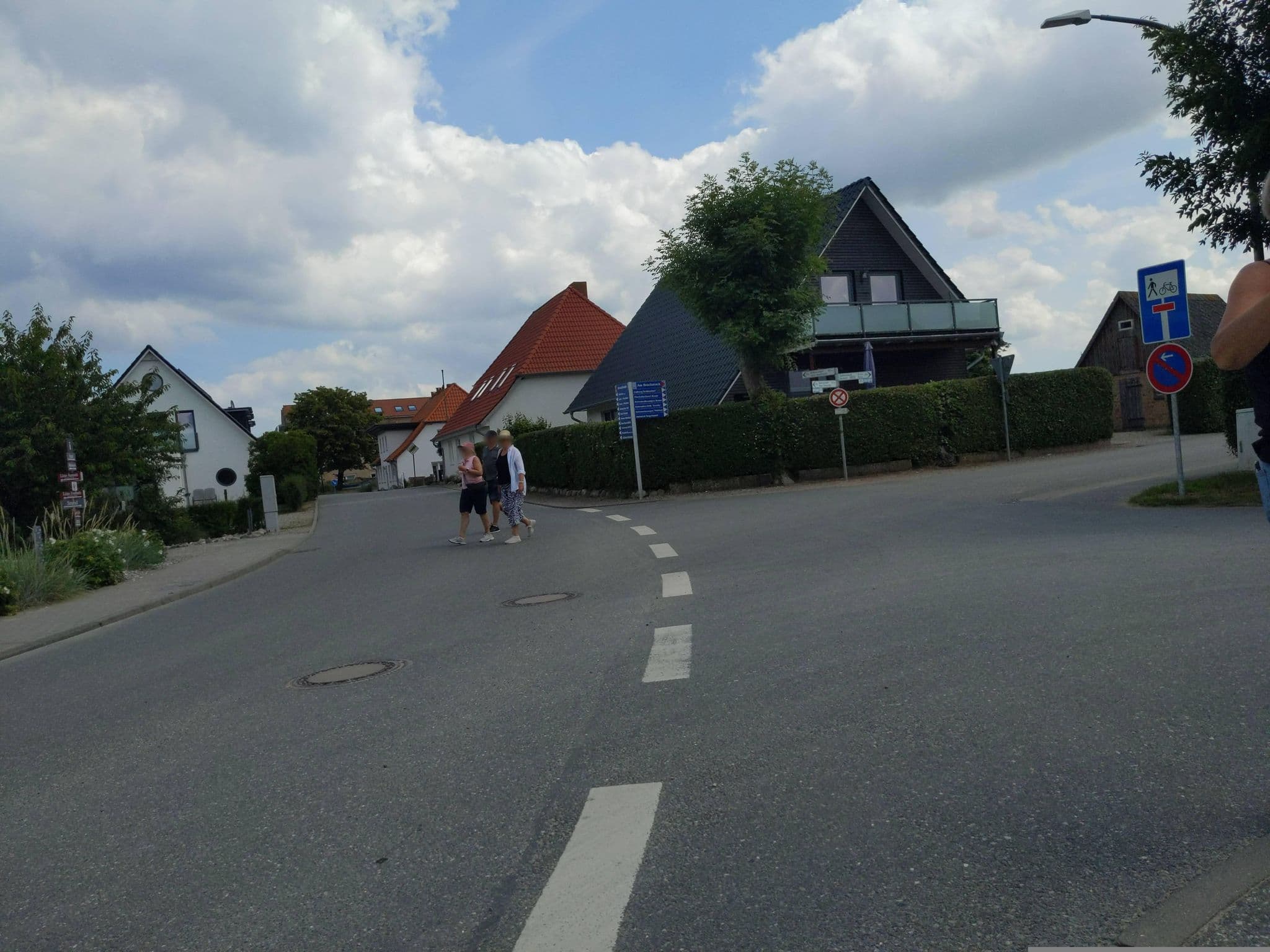 Street view near Lütt Hütt, Blekendorf — © rasmustravemnd (CC BY-SA · Mapillary)