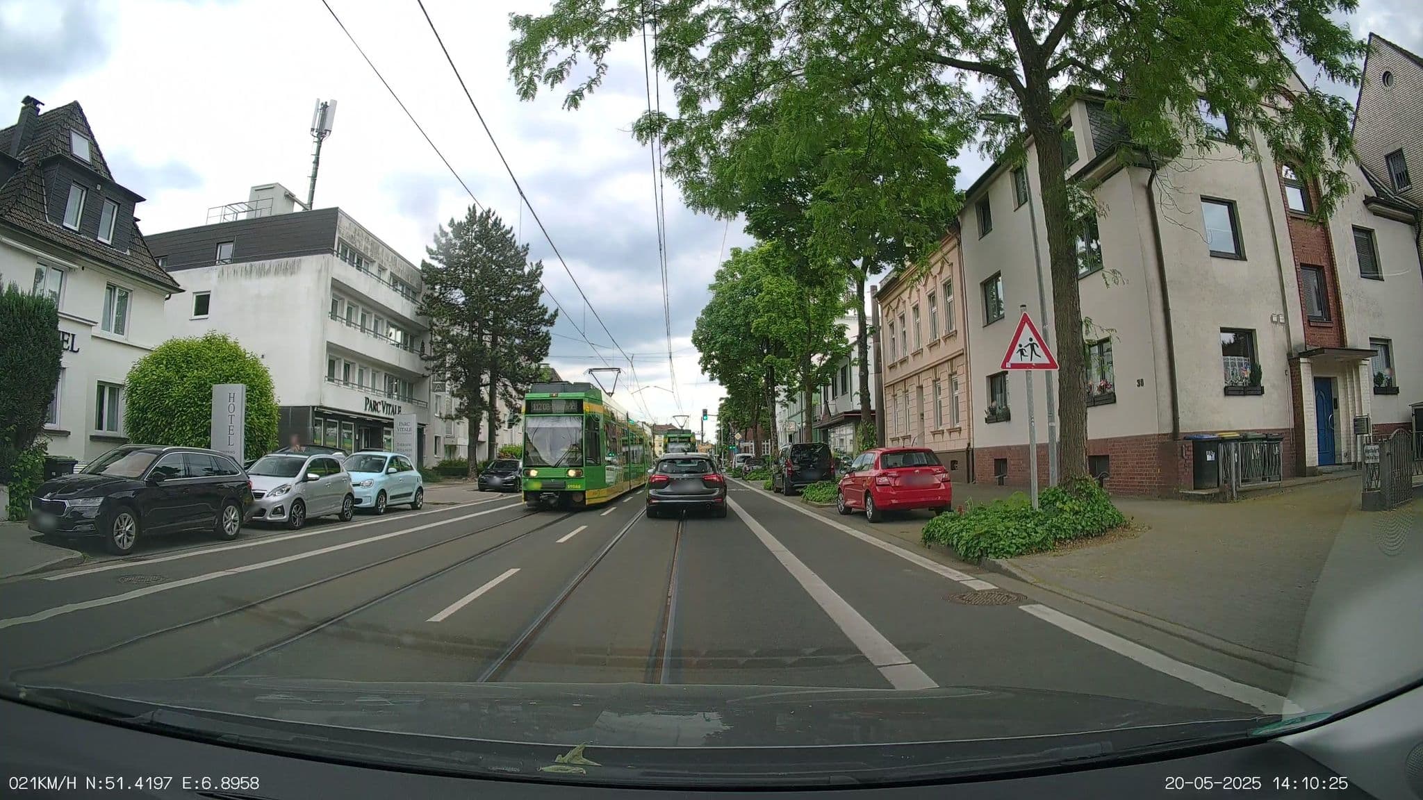 Street view near Hotel am Oppspring, Mülheim — © heetENkoel (CC BY-SA · Mapillary)