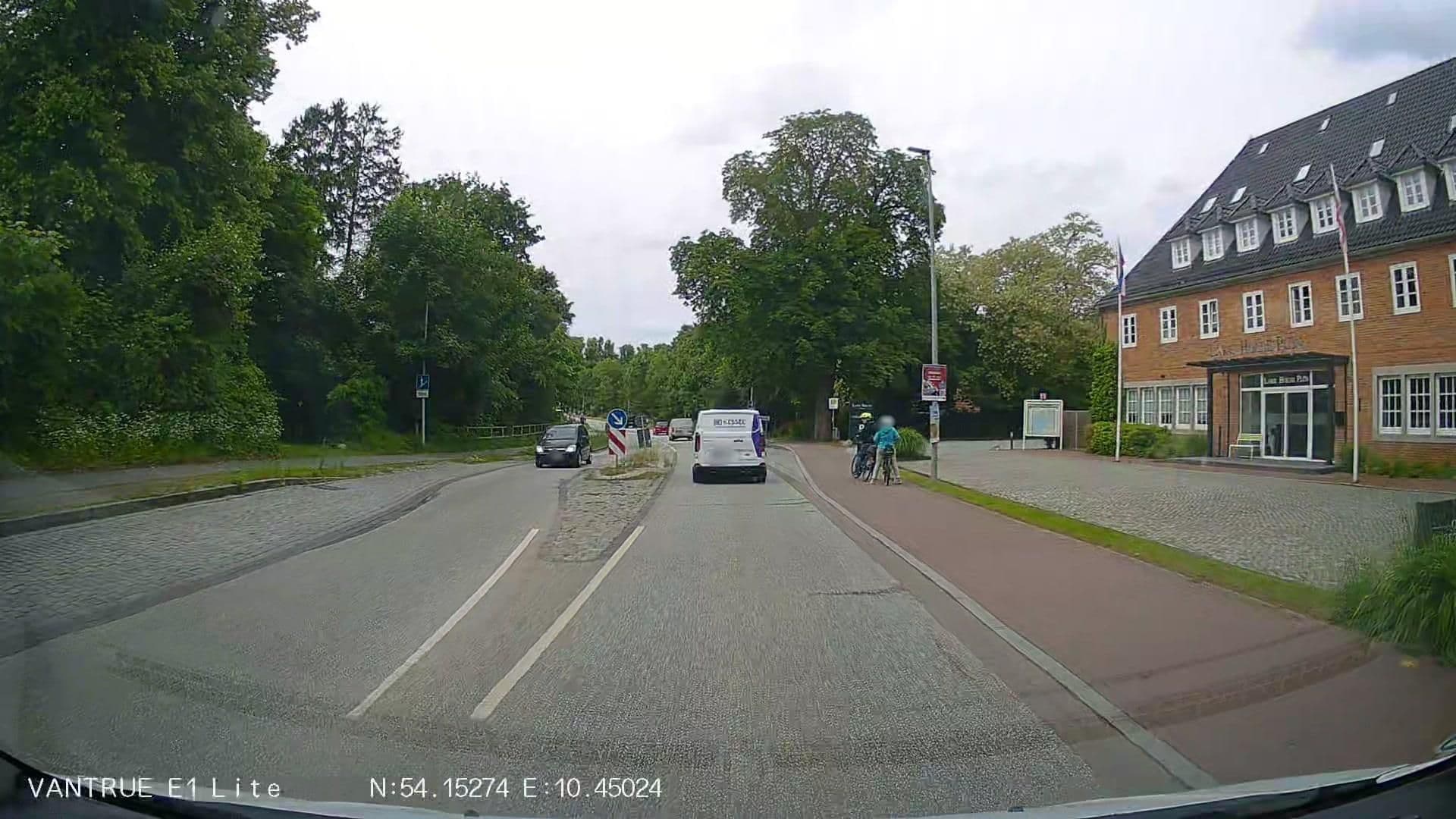 Street view near Lake House Plön, Plön — © Hightower- (CC BY-SA · Mapillary)