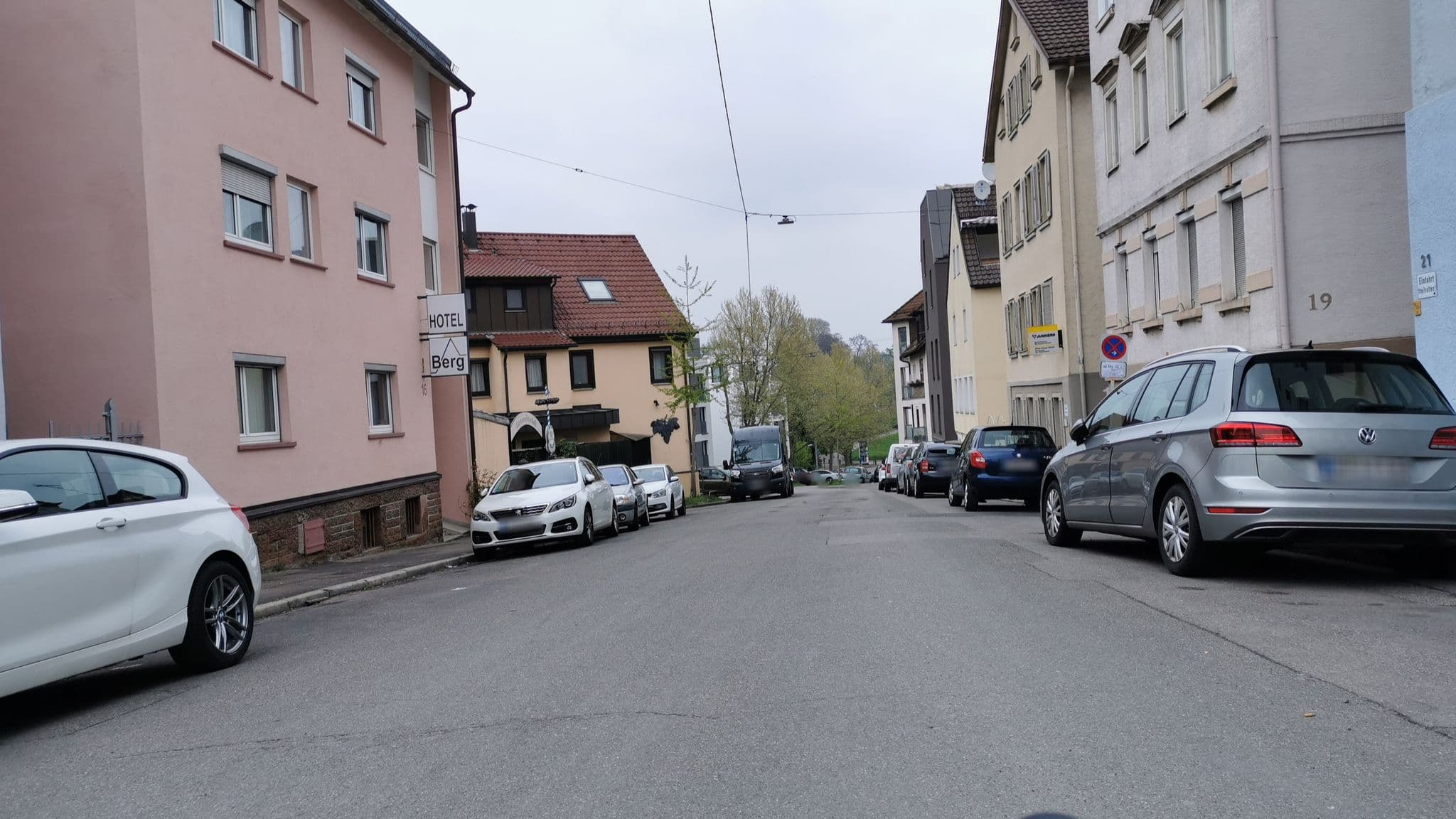 Street view near Hotel Berg, Stuttgart-Ost — © erdarur (CC BY-SA · Mapillary)