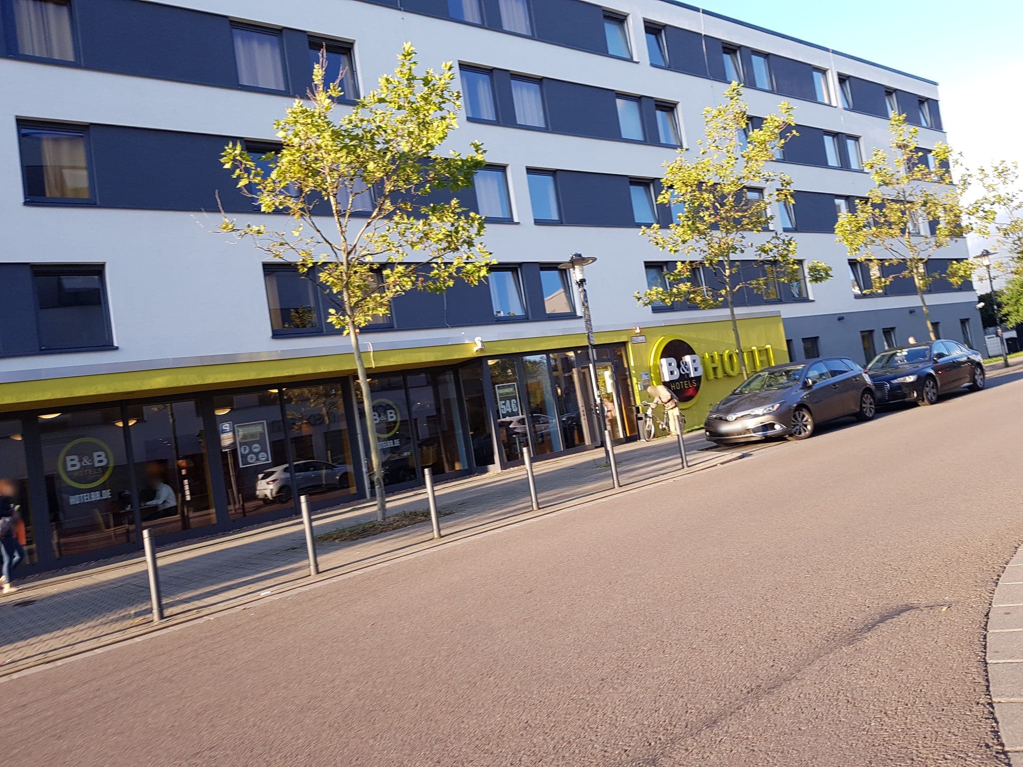 Street view near B&B Hotel Saarbrücken-Hbf, Saarbrücken — © chrispywugen (CC BY-SA · Mapillary)