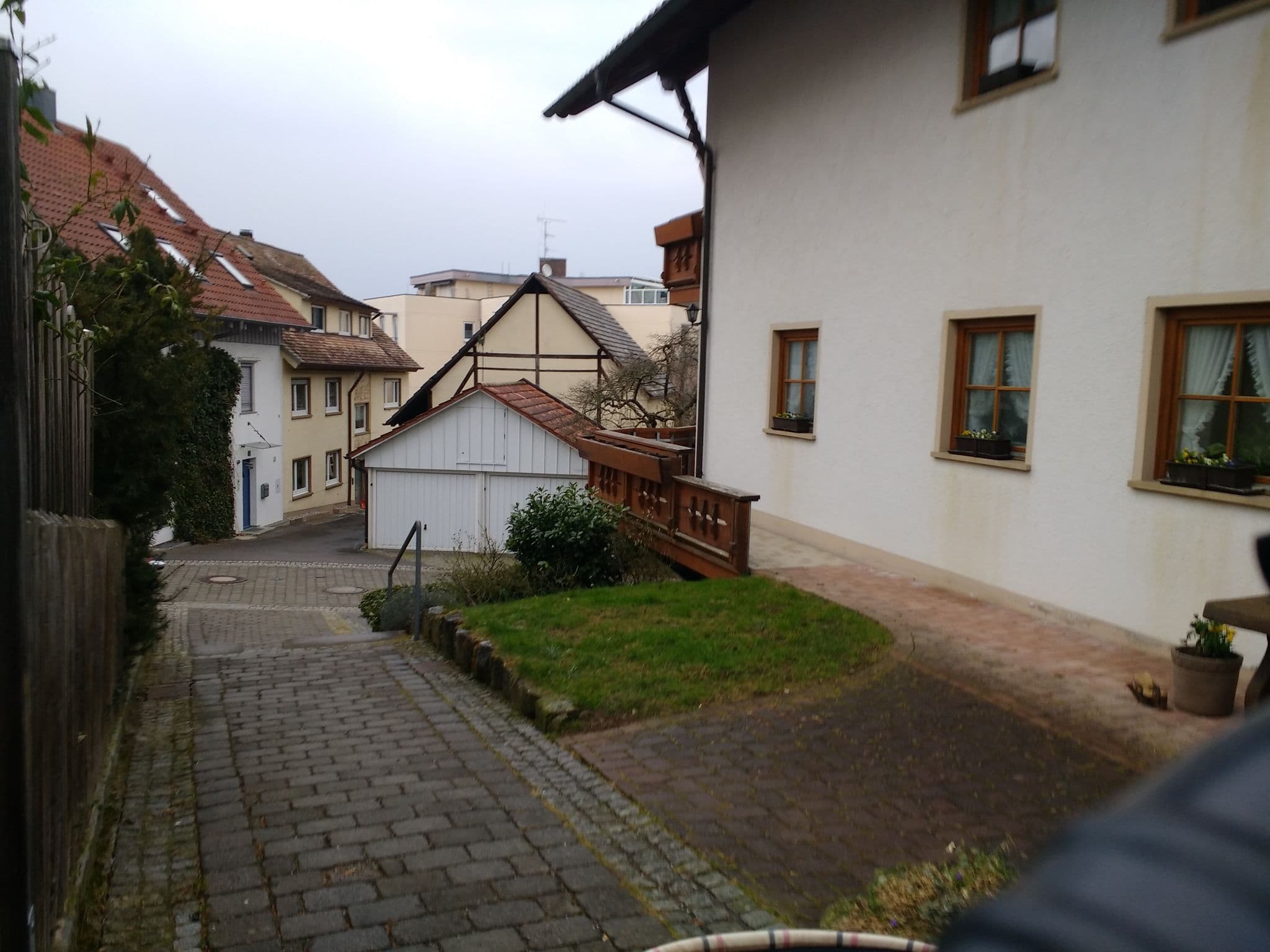 Street view near Haus Seehang, Dingelsdorf — © mirasolera (CC BY-SA · Mapillary)