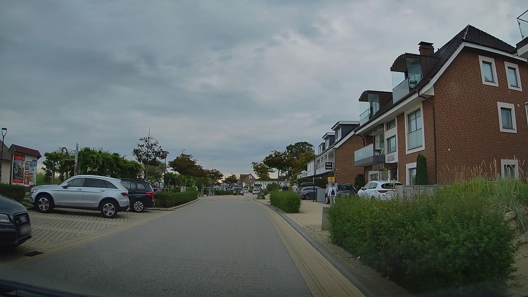 Street view near Strandhaus Haffkrug, Sierksdorf — © hendel (CC BY-SA · Mapillary)