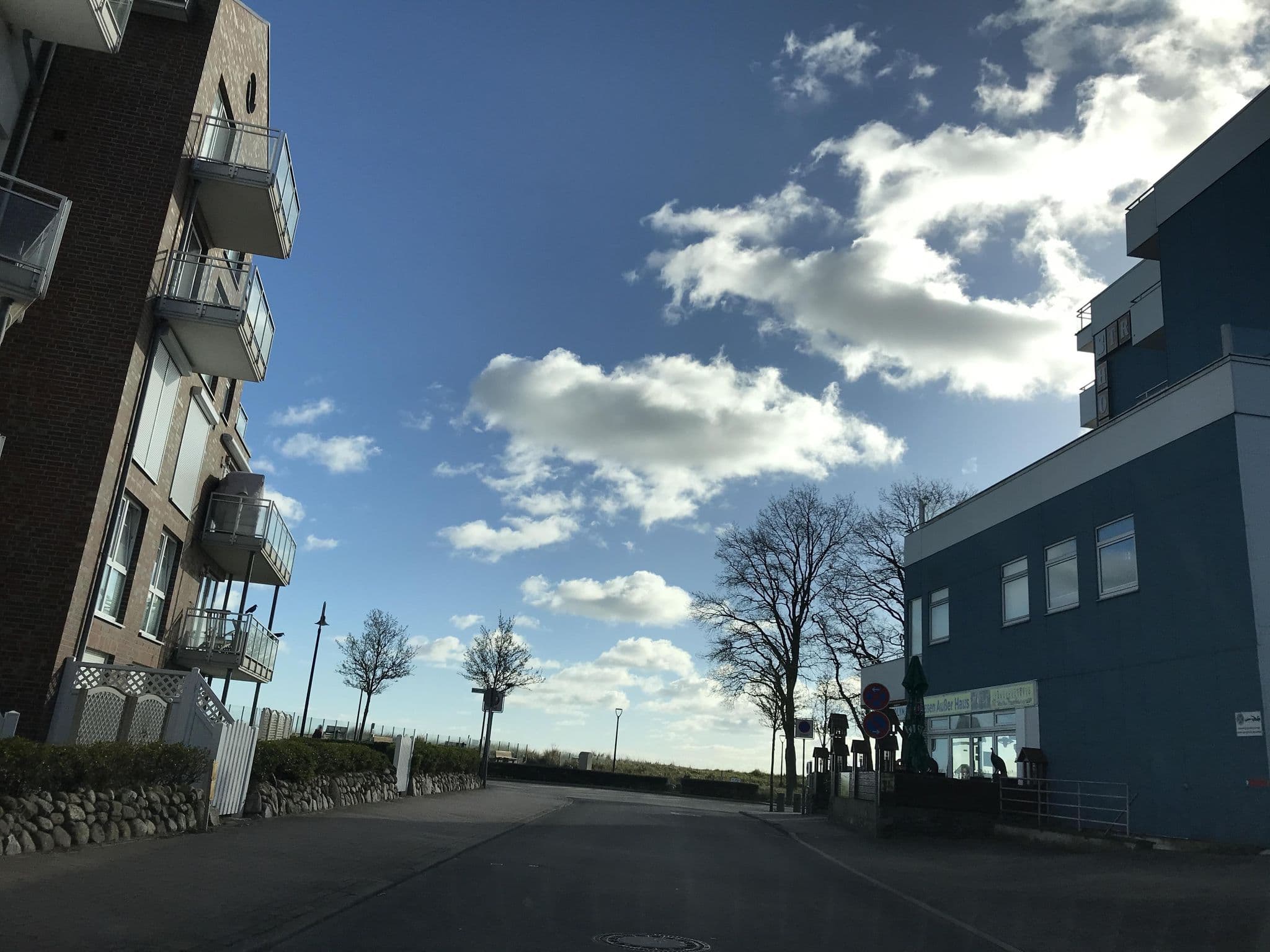 Street view near Strand Hotel, Scharbeutz — © juliansaa_ (CC BY-SA · Mapillary)