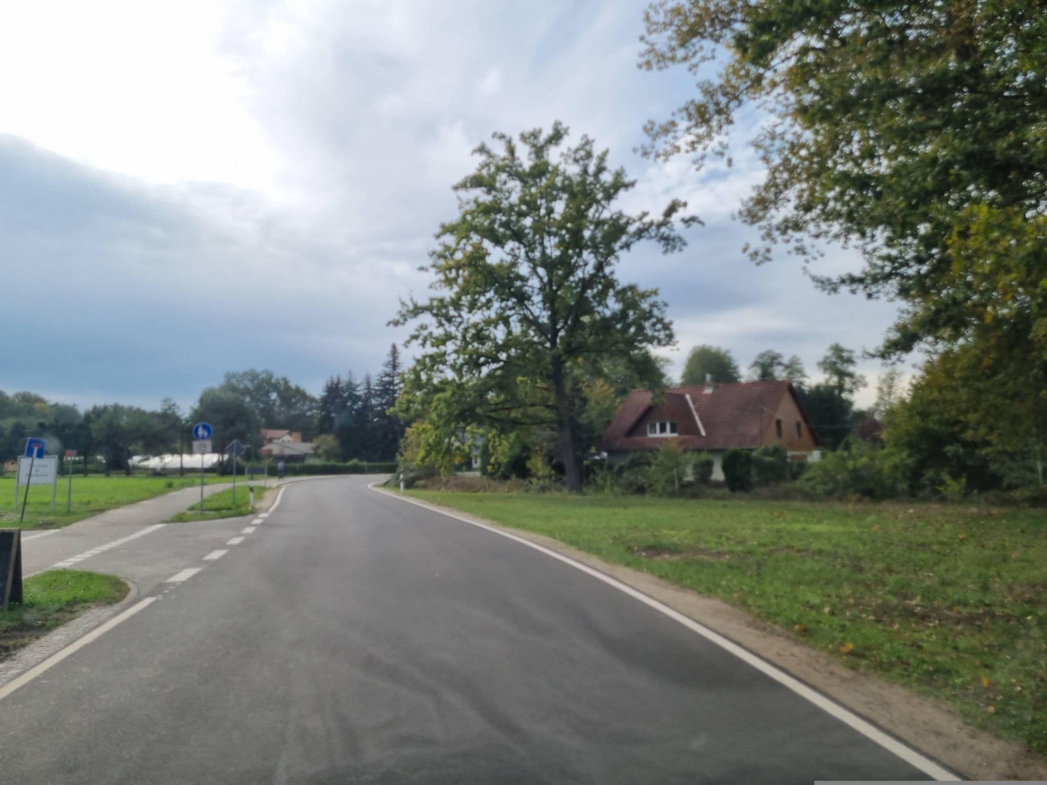 Street view near Hotel am Spreebogen in Burg (Spreewald), Burg — © dsmm (CC BY-SA · Mapillary)