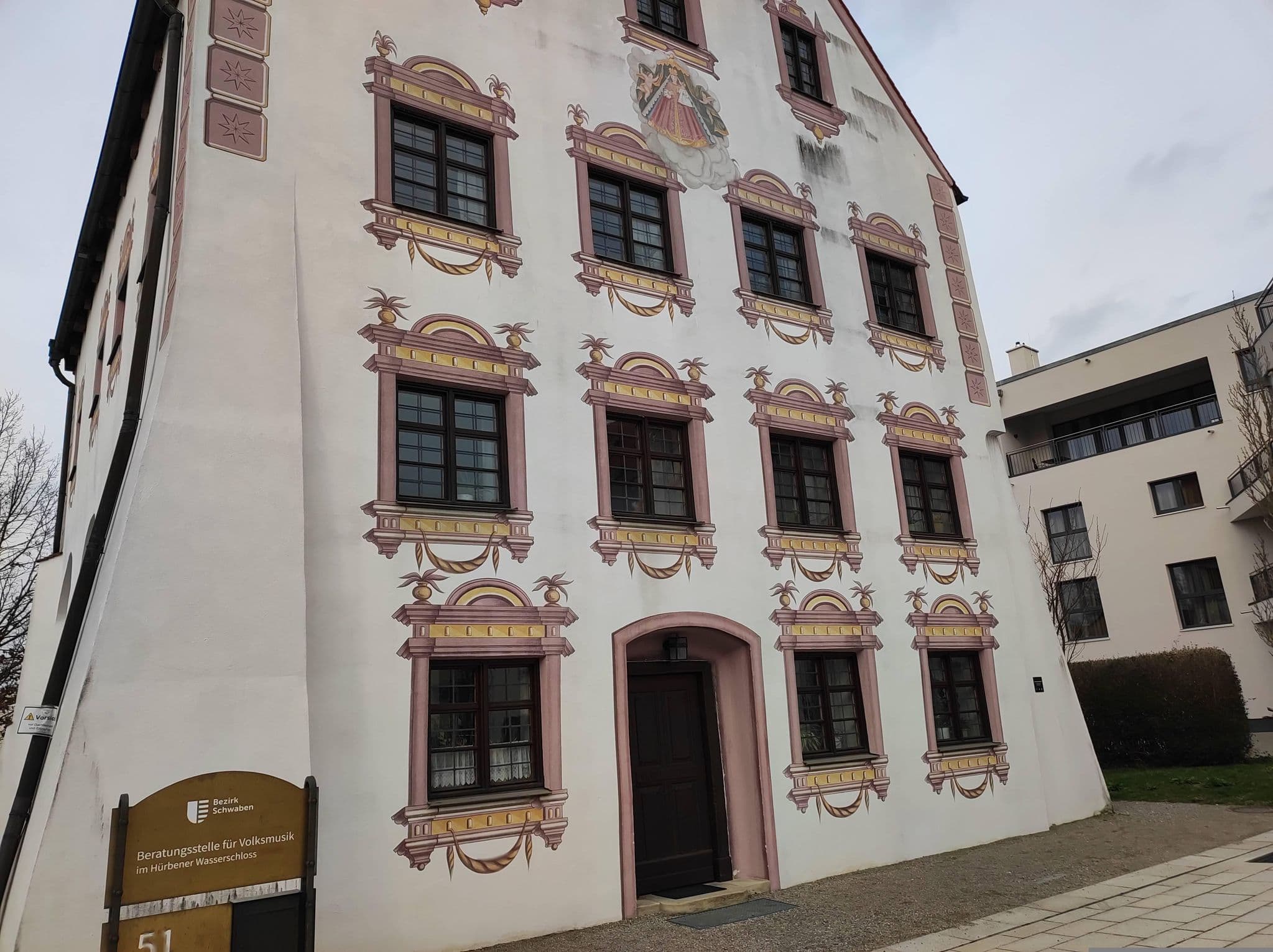 Street view near Drexels Parkhotel am Schloss, Krumbach — © msdess (CC BY-SA · Mapillary)