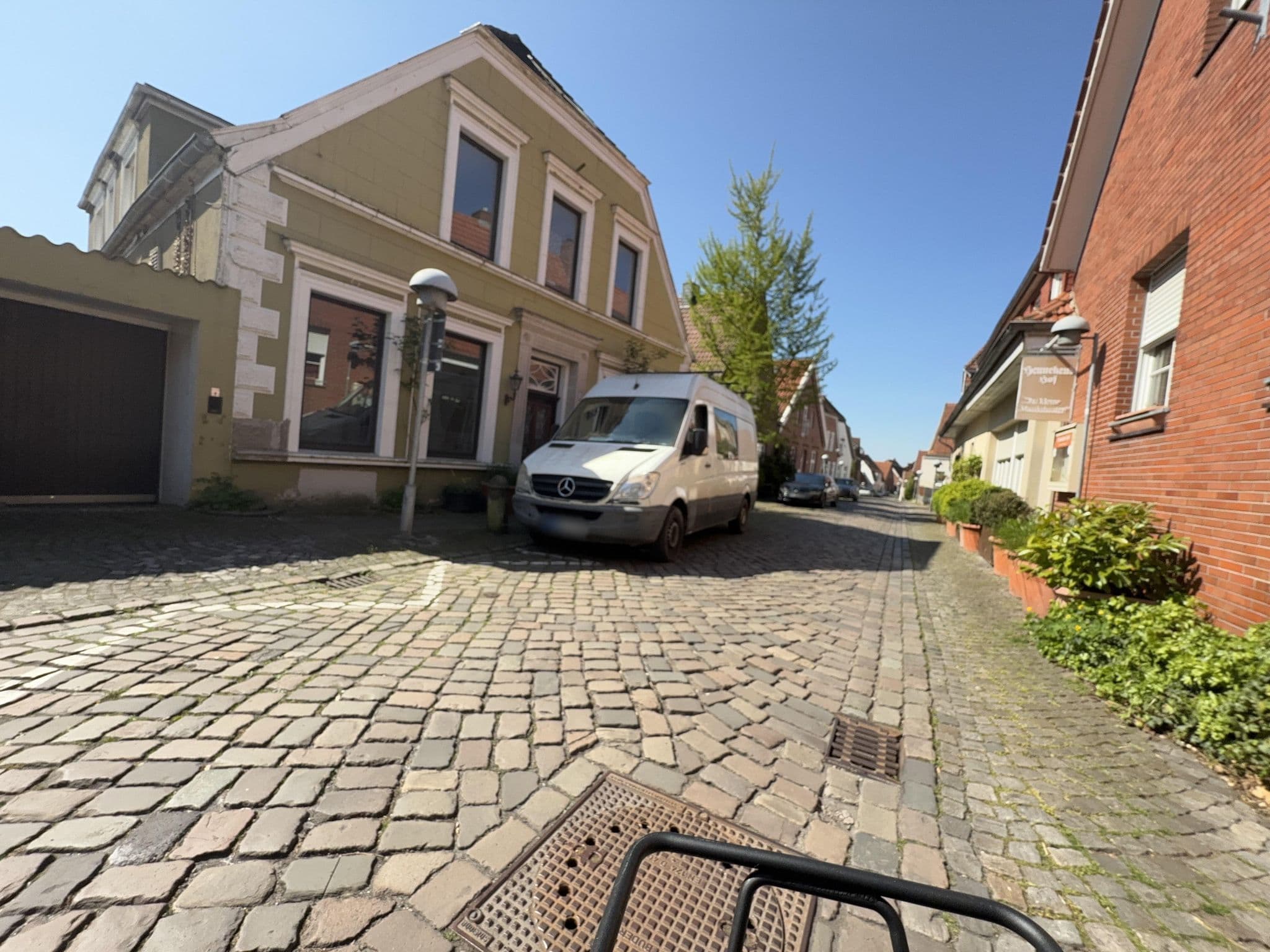 Street view near Hennekens Hof, Bad Bentheim — © ottor (CC BY-SA · Mapillary)