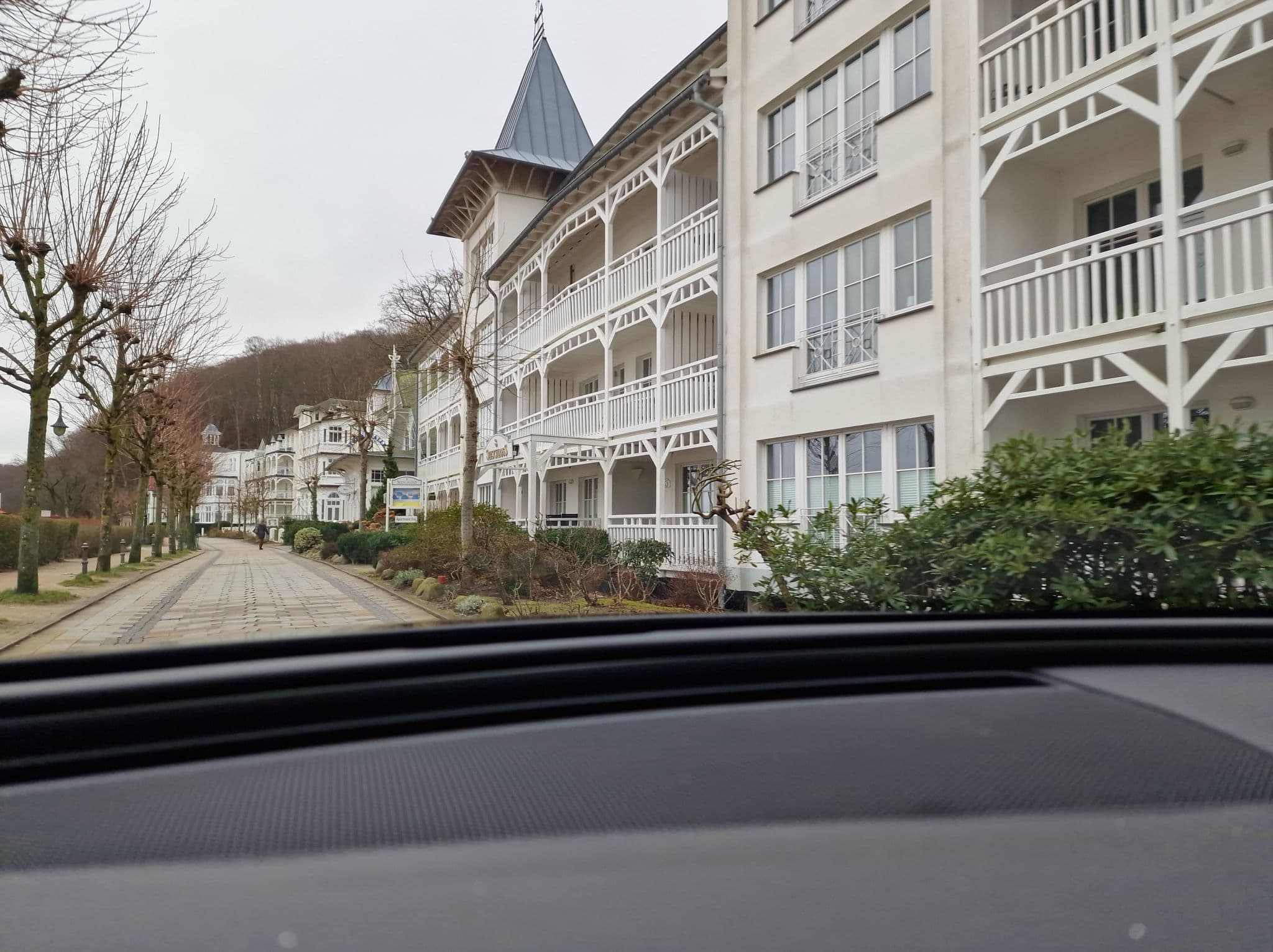 Street view near Seeschloss, Ostseebad Binz