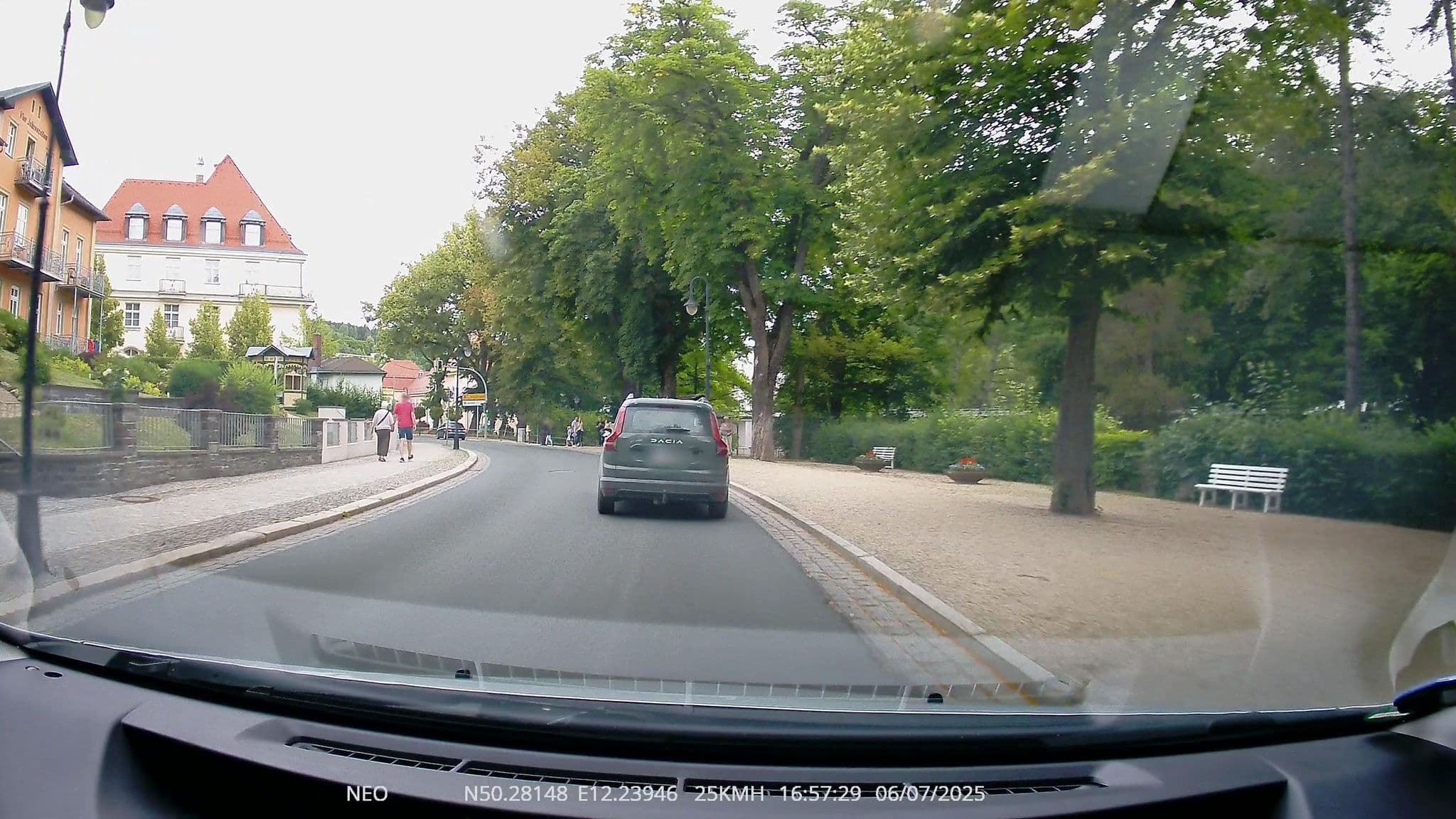 Street view near Hotel-Pension Vier Jahreszeiten, Bad Elster — © TechniPorter (CC BY-SA · Mapillary)
