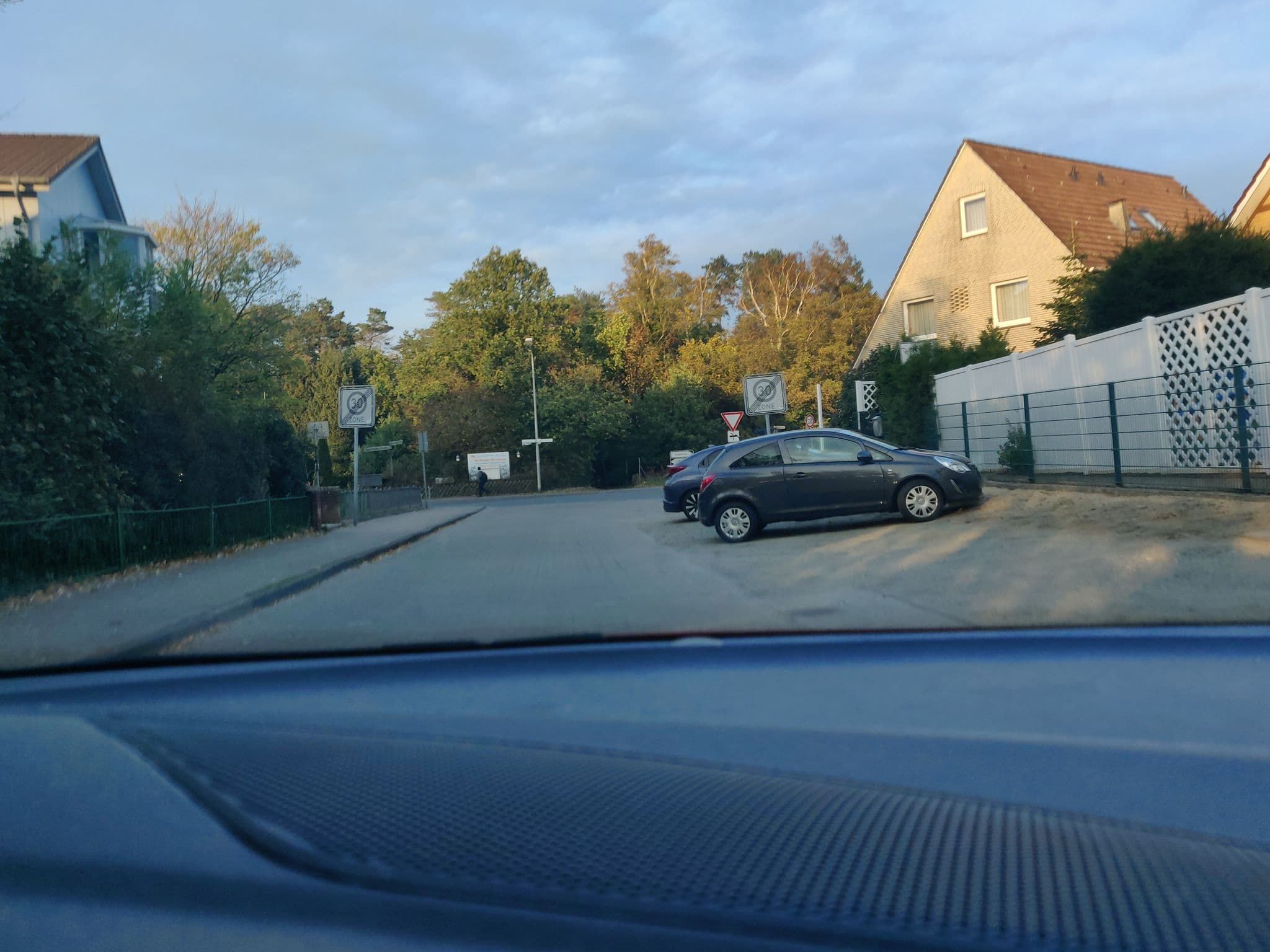 Street view near Jugendbildungsstätte "Haus zur Sahlenburg", Cuxhaven — © mighty_eighty (CC BY-SA · Mapillary)