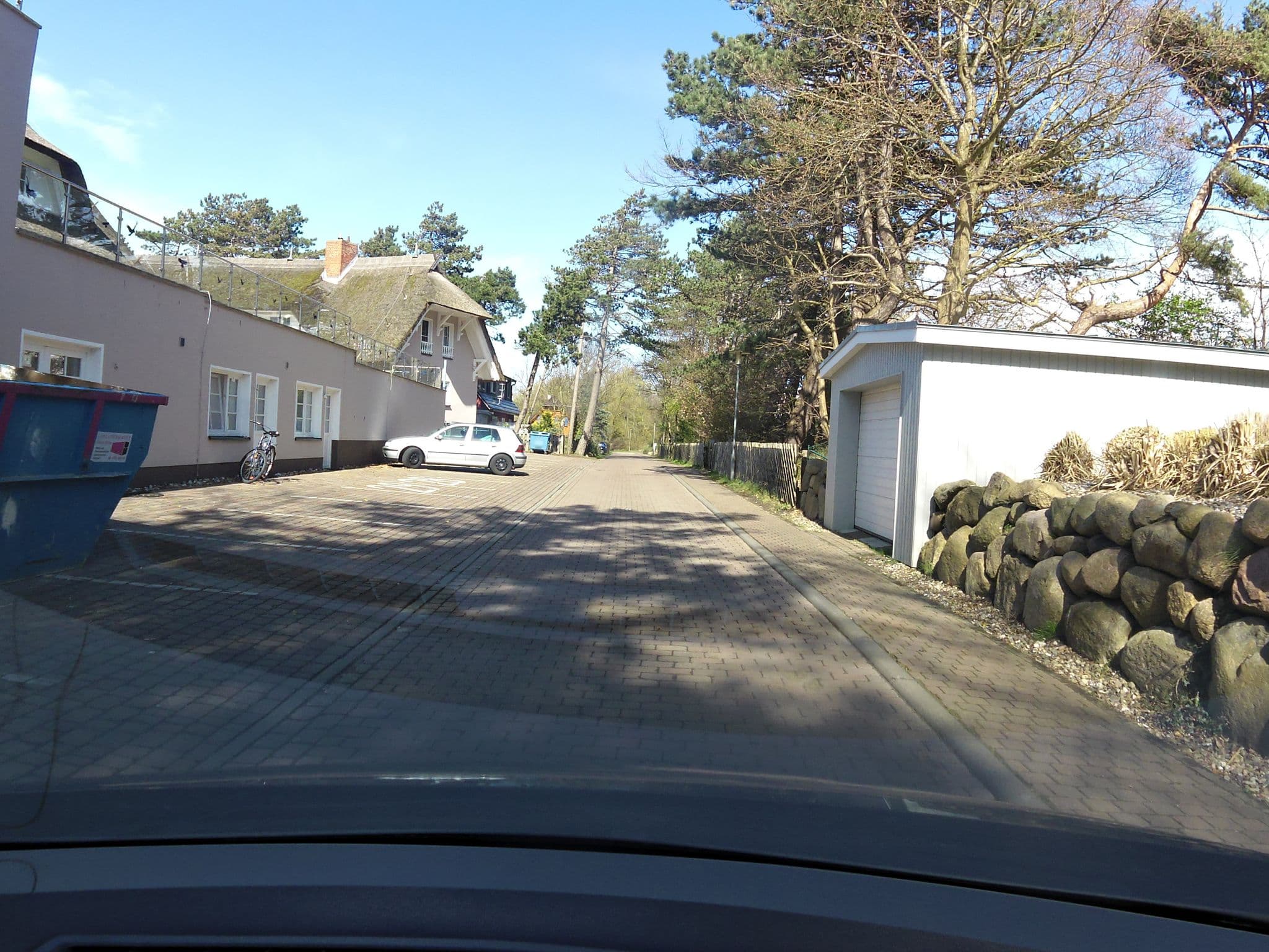 Street view near Strandhaus Ahrenshoop, Born — © zoegglmeyr (CC BY-SA · Mapillary)