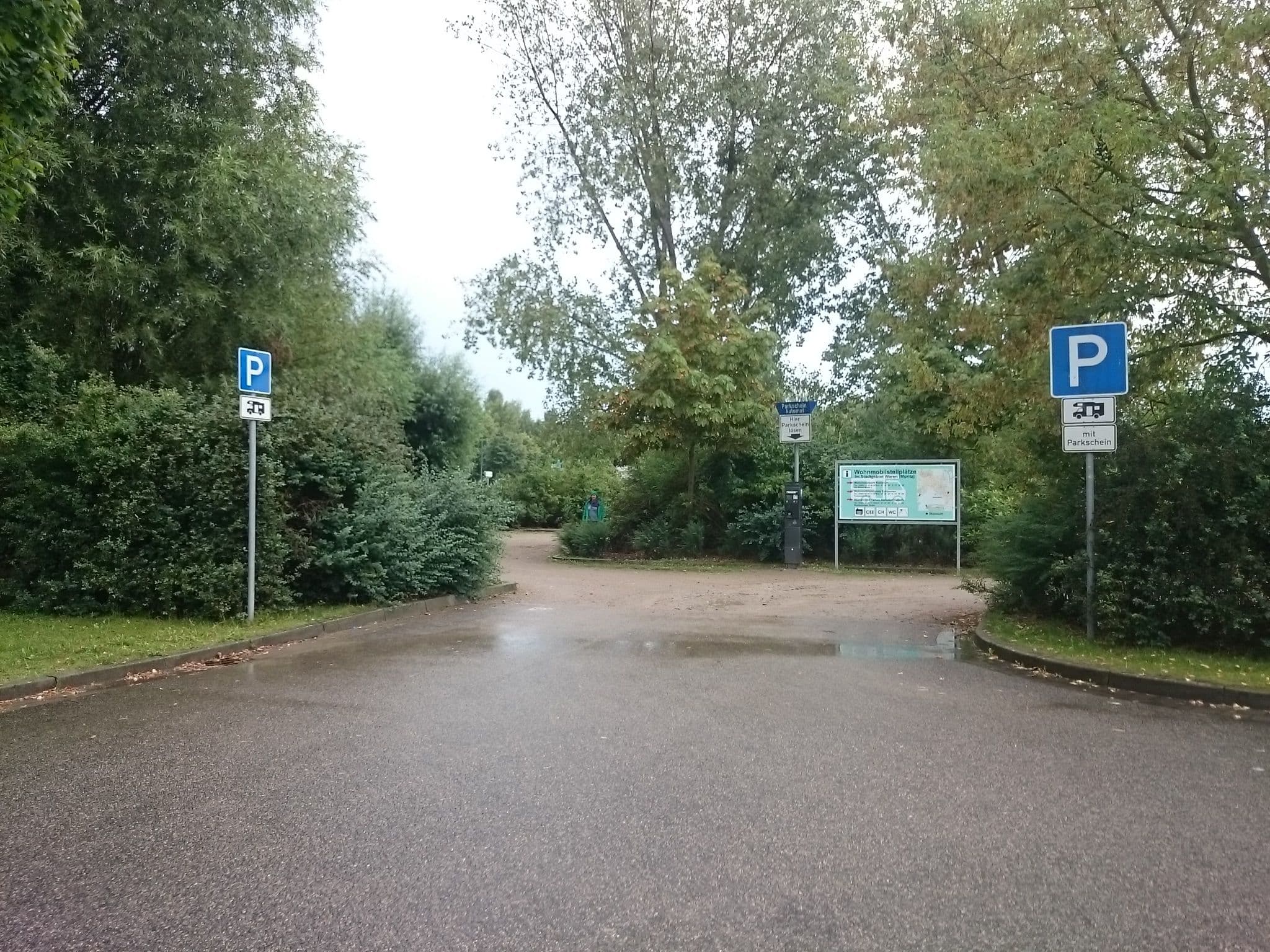 Street view near Wohnmobilstellplatz zum Amtsbrink, Waren — © msdess (CC BY-SA · Mapillary)