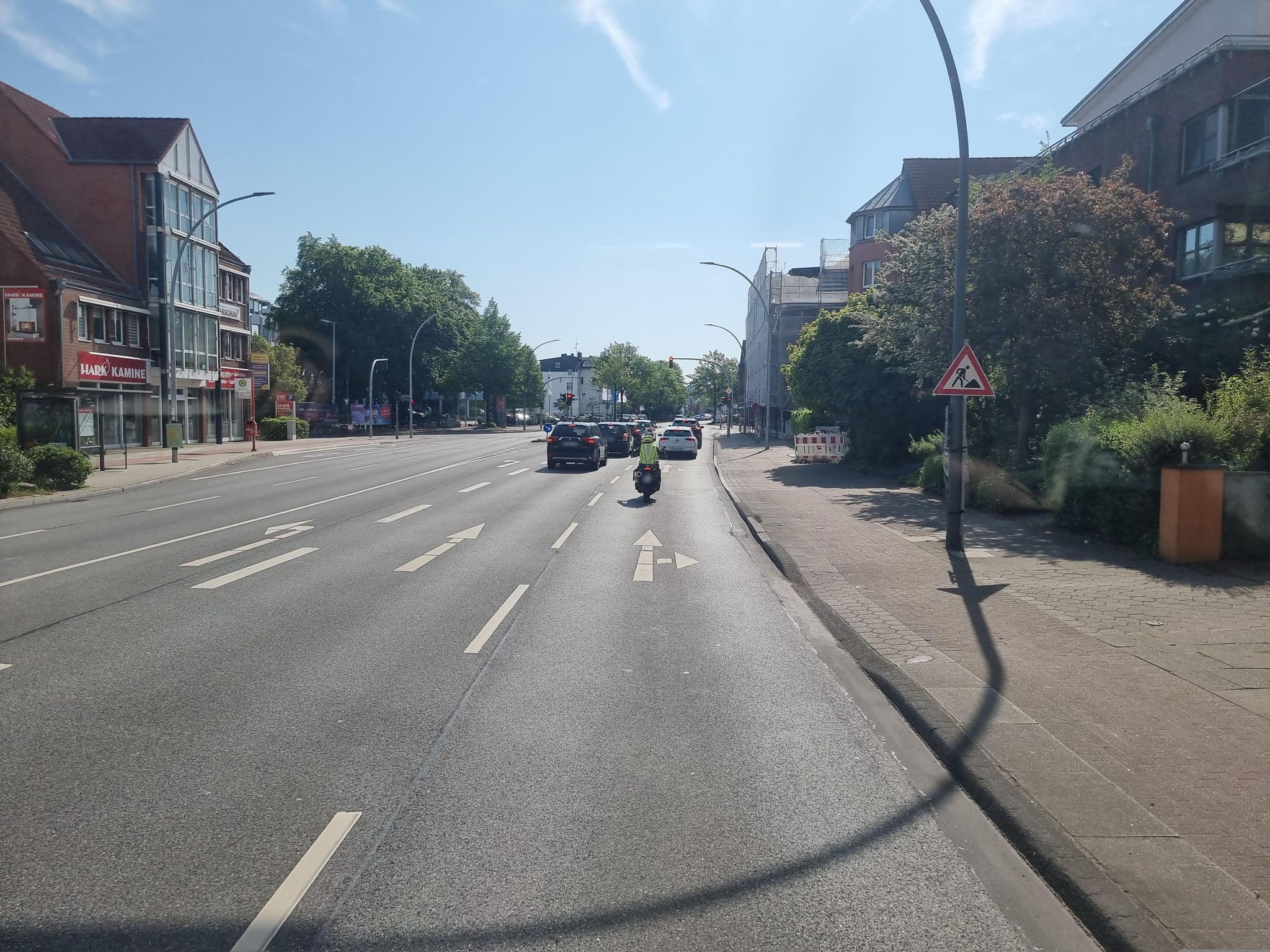 Street view near M & M Hotels, Harburg — © ma_rt_in (CC BY-SA · Mapillary)