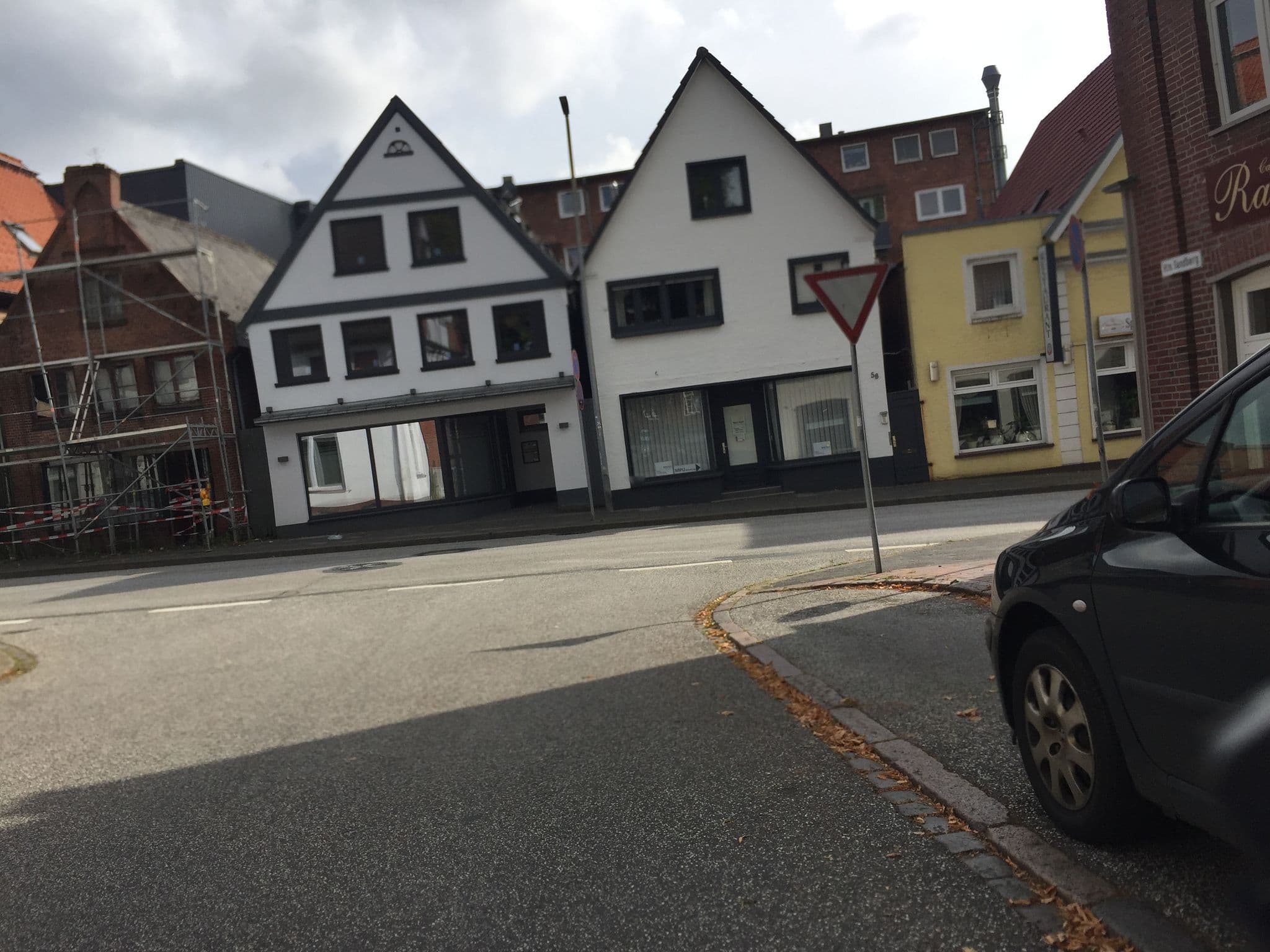 Street view near Zum Nesselblatt, Itzehoe — © changychange (CC BY-SA · Mapillary)