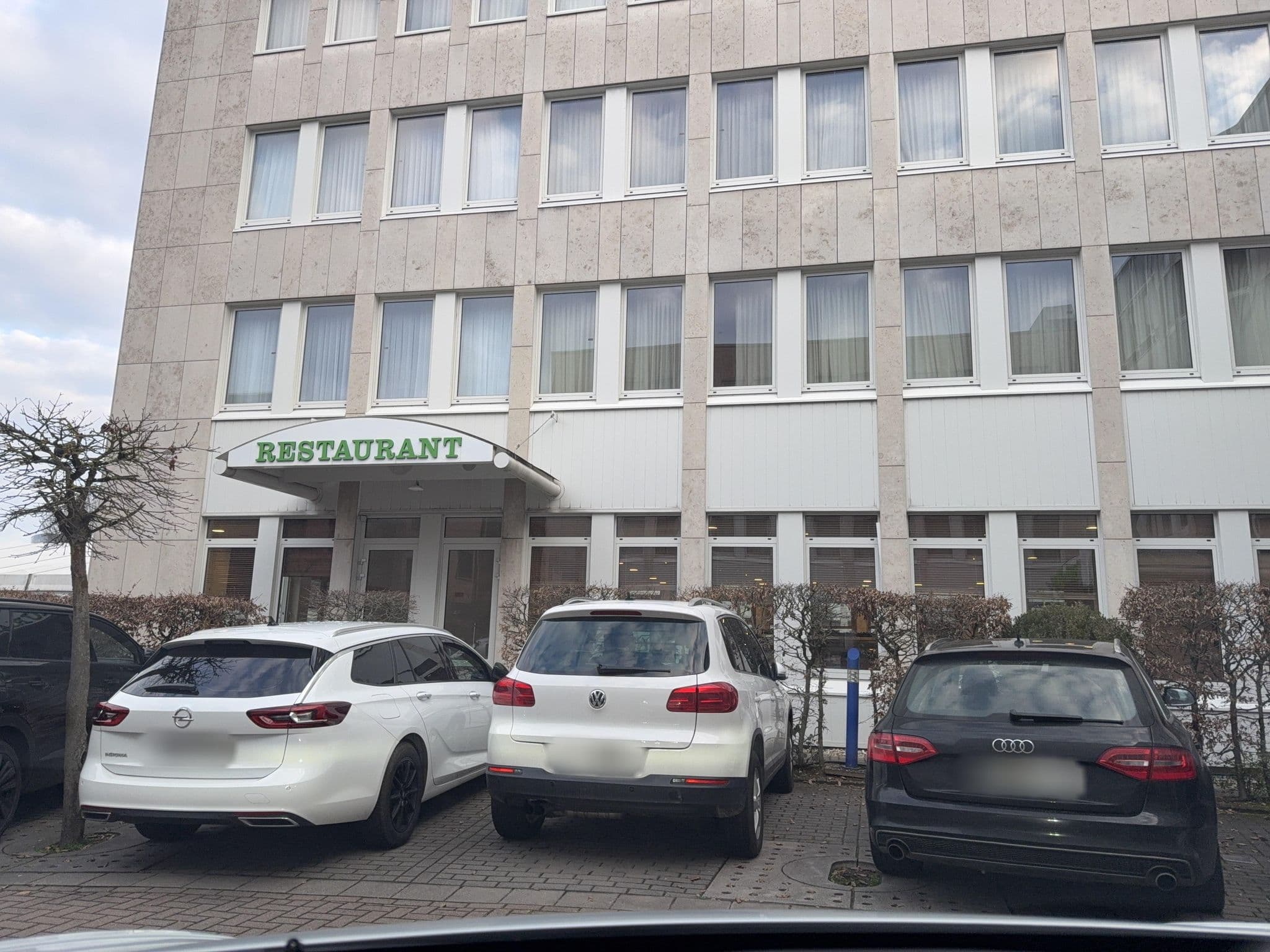 Street view near Hotel Holiday Inn Frankfurt Neu Isenburg, Neu-Isenburg — © ottor (CC BY-SA · Mapillary)