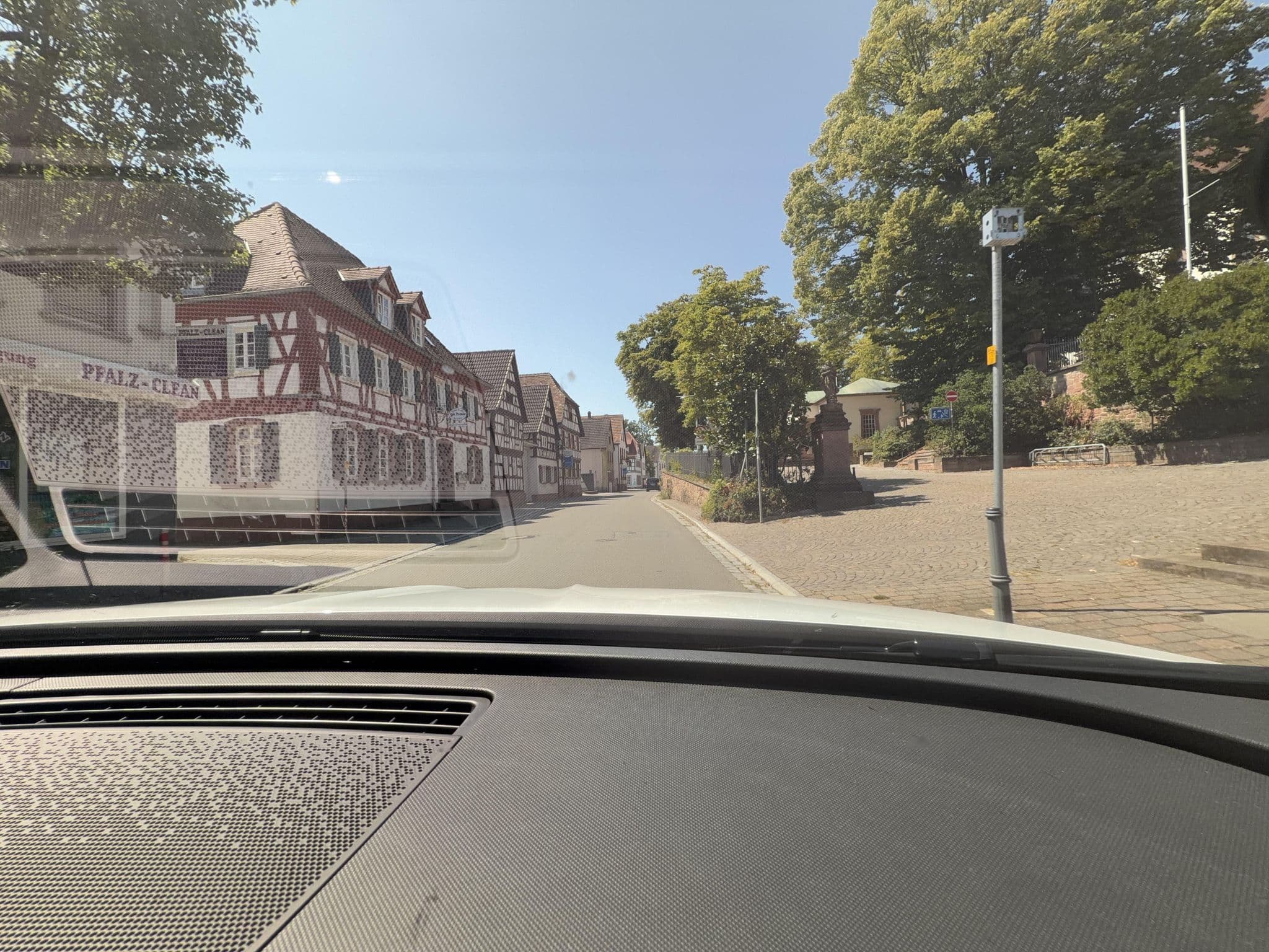 Street view near Gästehaus Zur Traube, Hatzenbühl — © derlipper (CC BY-SA · Mapillary)