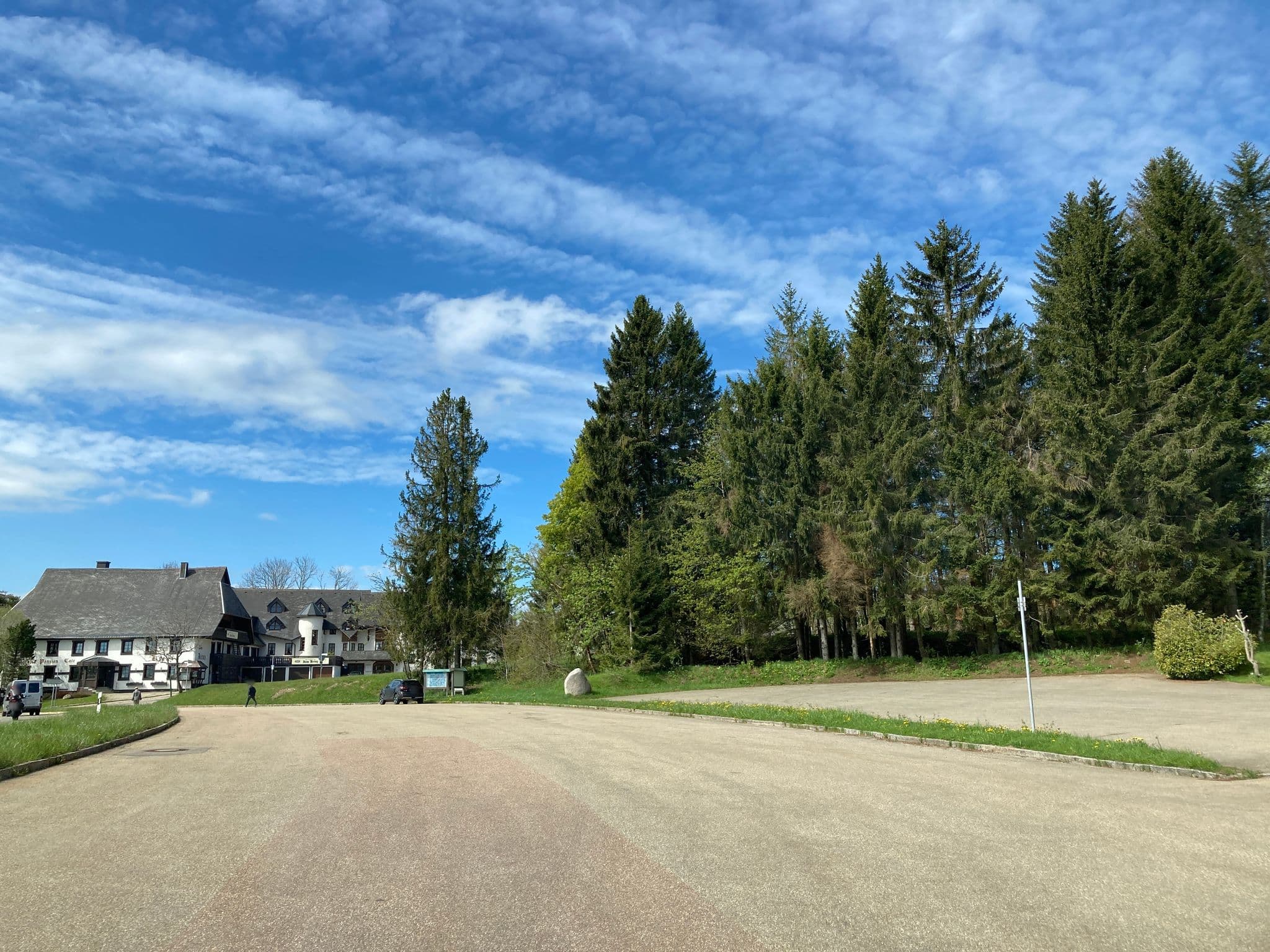Street view near Löwen Patisserie, Furtwangen — © tasmaniadevil (CC BY-SA · Mapillary)