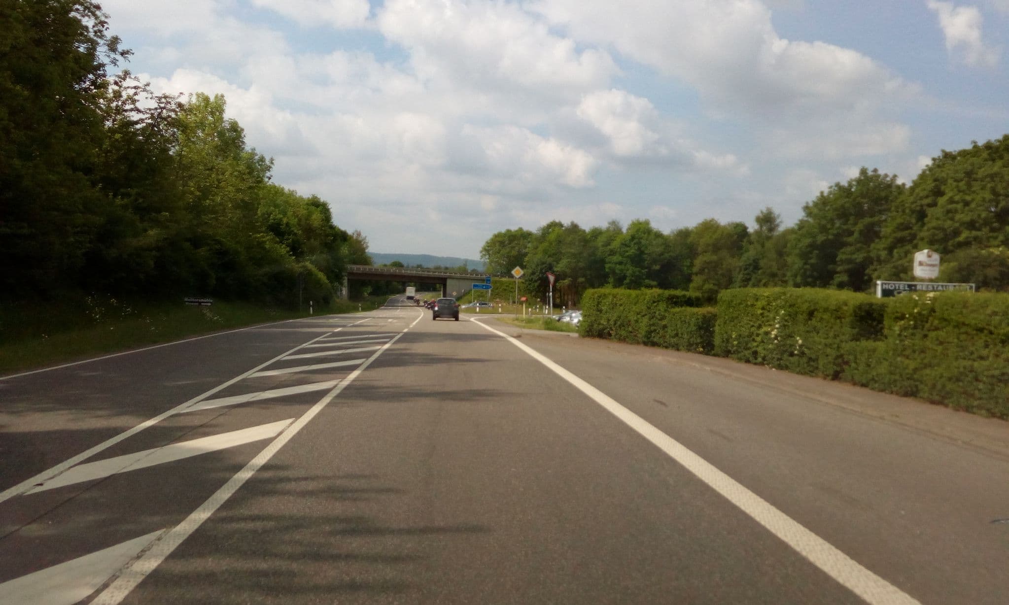 Street view near Hotel Leinenhof, Schweich — © micmin1972 (CC BY-SA · Mapillary)