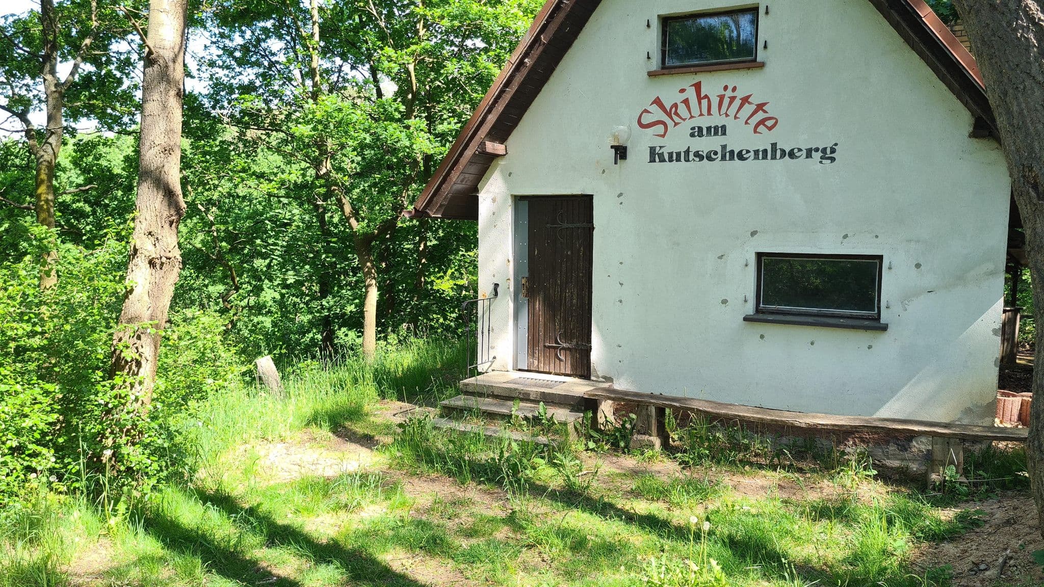 Street view near Skihütte am Kutschenberg, Großkmehlen — © dsmm (CC BY-SA · Mapillary)