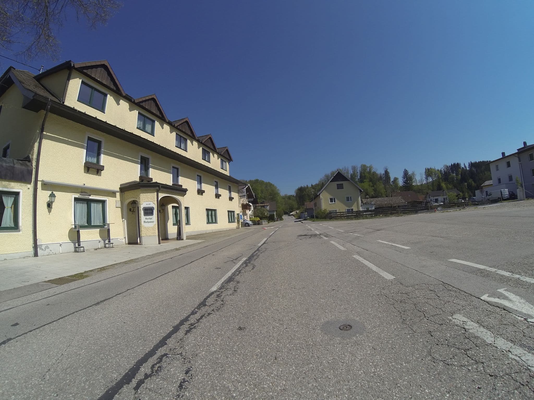 Street view near Gasthof-Pension Moshammer, Pinsdorf — © johebi (CC BY-SA · Mapillary)