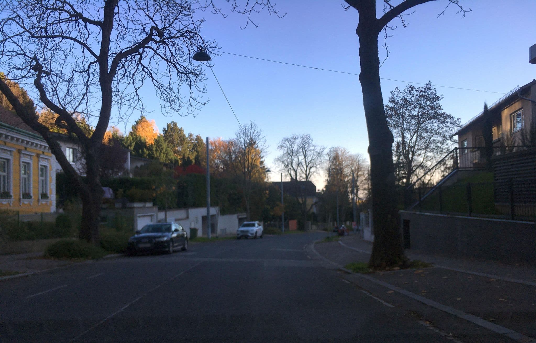 Street view near Grinzinger Gartenidylle, Döbling — © istefanos (CC BY-SA · Mapillary)