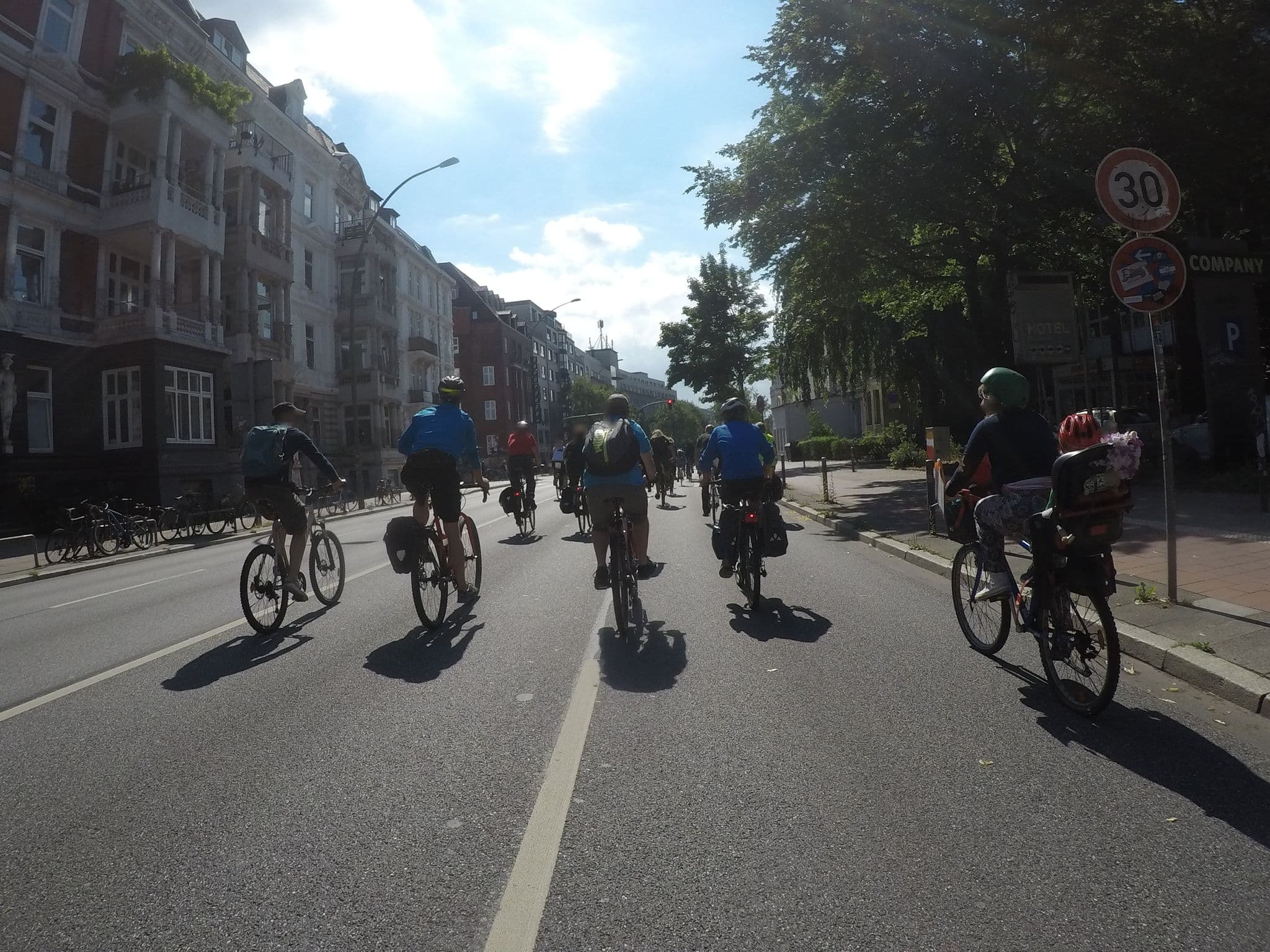 Street view near Hotel Domicil, St. Pauli — © veloroute_hamburg (CC BY-SA · Mapillary)