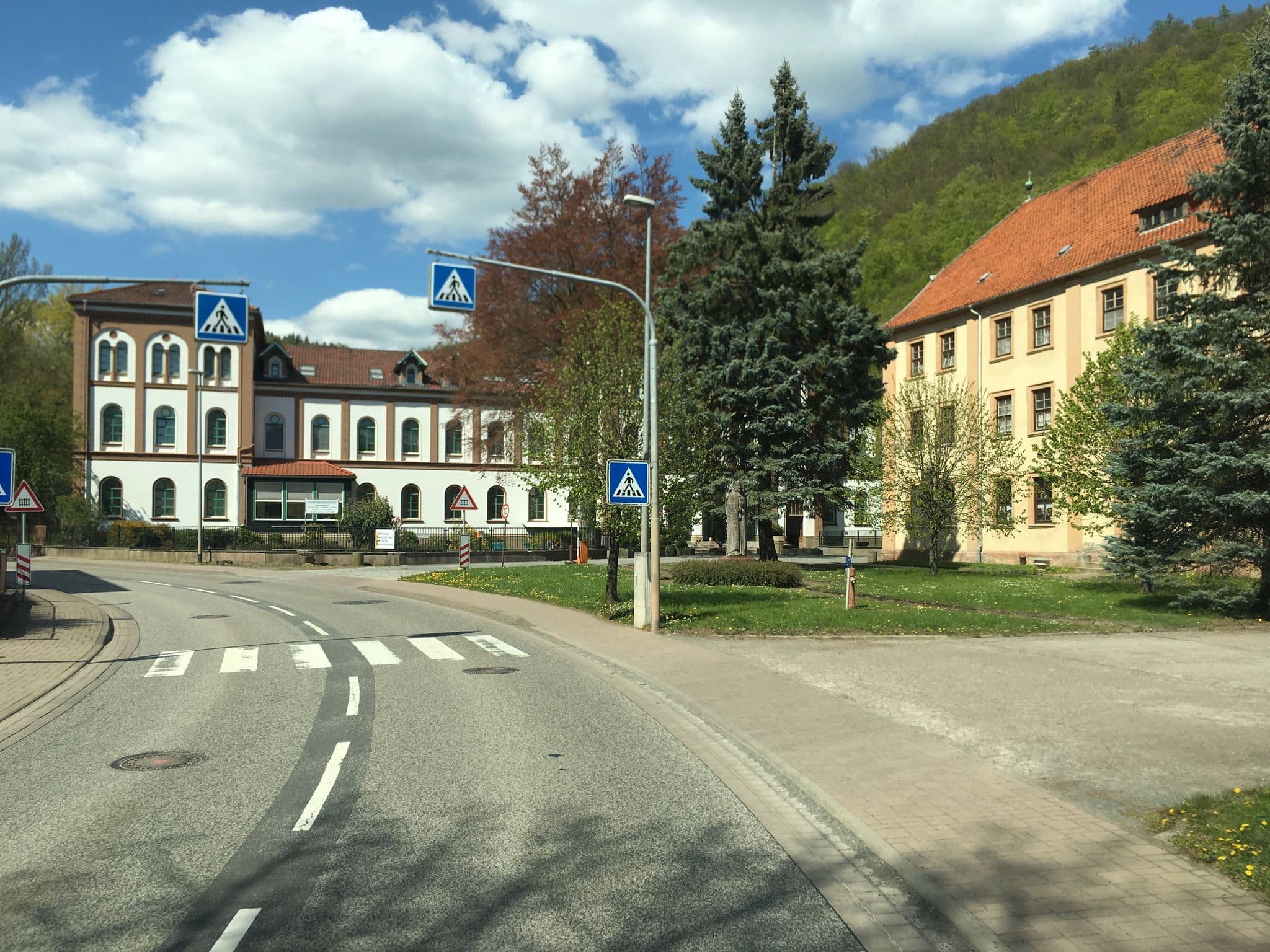 Street view near Hotel "Am Kloster", Ilfeld — © yaron (CC BY-SA · Mapillary)