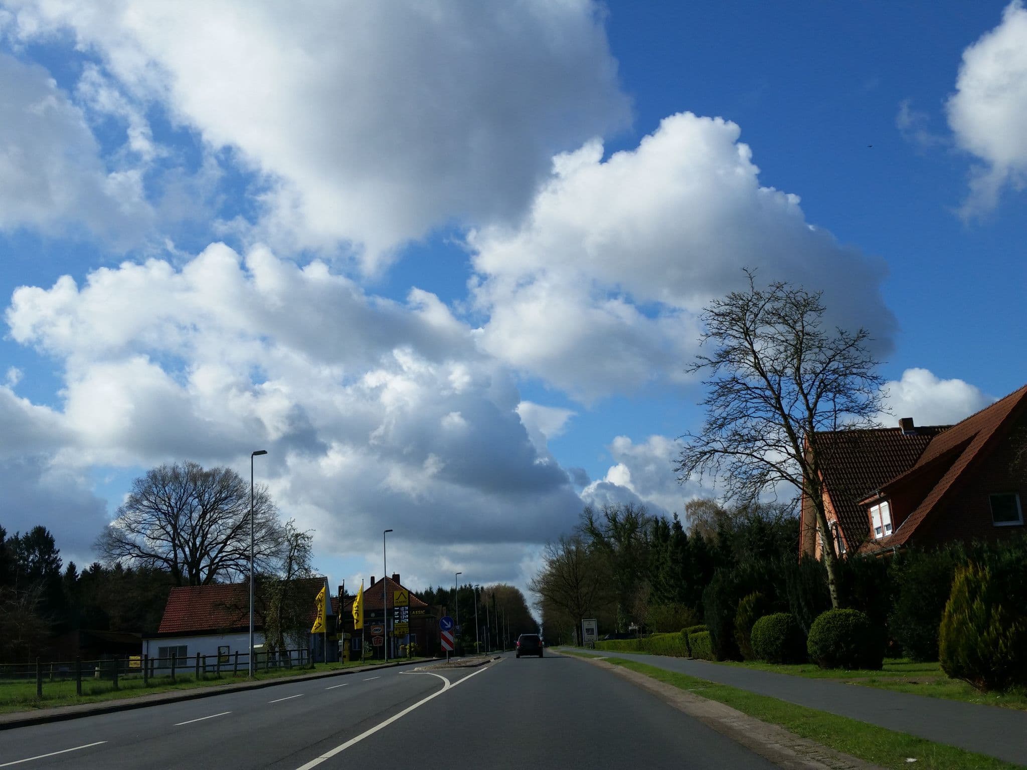 Street view near Gästehaus Waldhof, Ahausen — © himmelbuerger (CC BY-SA · Mapillary)