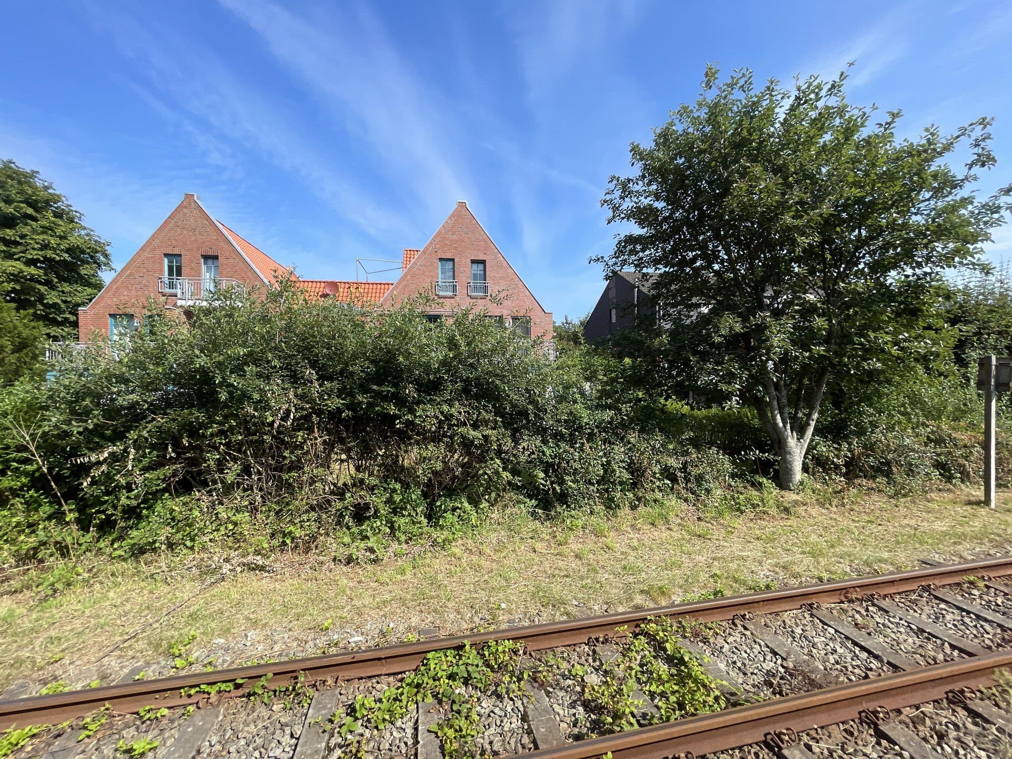 Street view near Haus am Wattenmeer, Nordseeheilbad Wangerooge — © hotteliene (CC BY-SA · Mapillary)