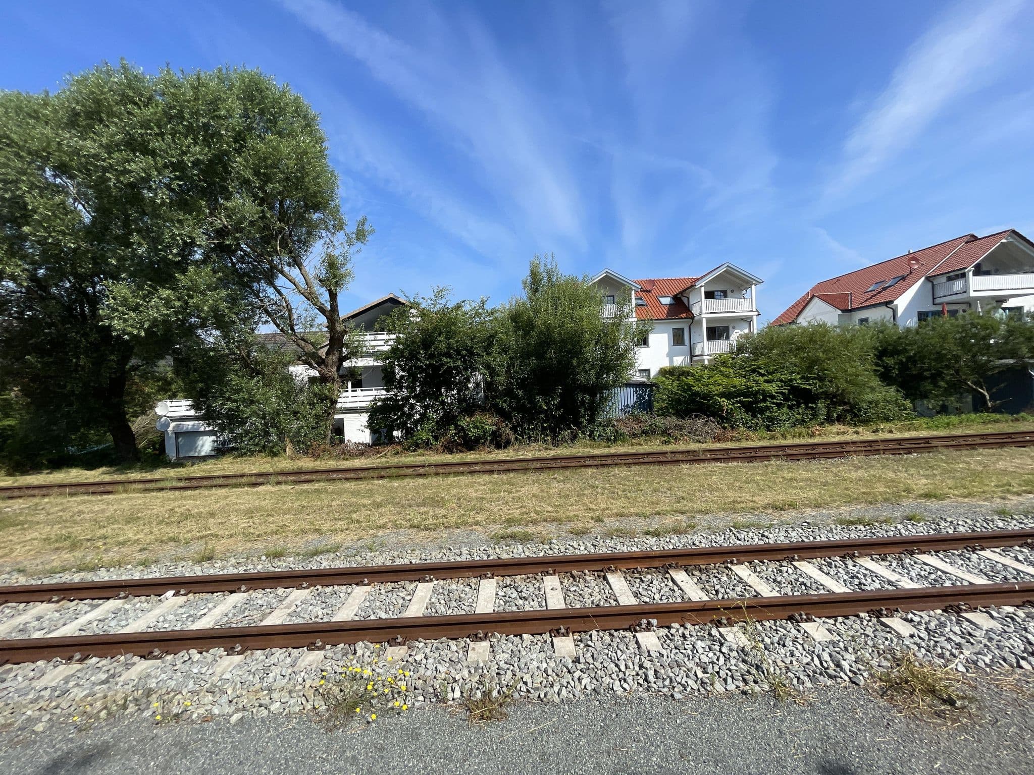 Street view near Villa Sommerwind, Nordseeheilbad Wangerooge — © hotteliene (CC BY-SA · Mapillary)