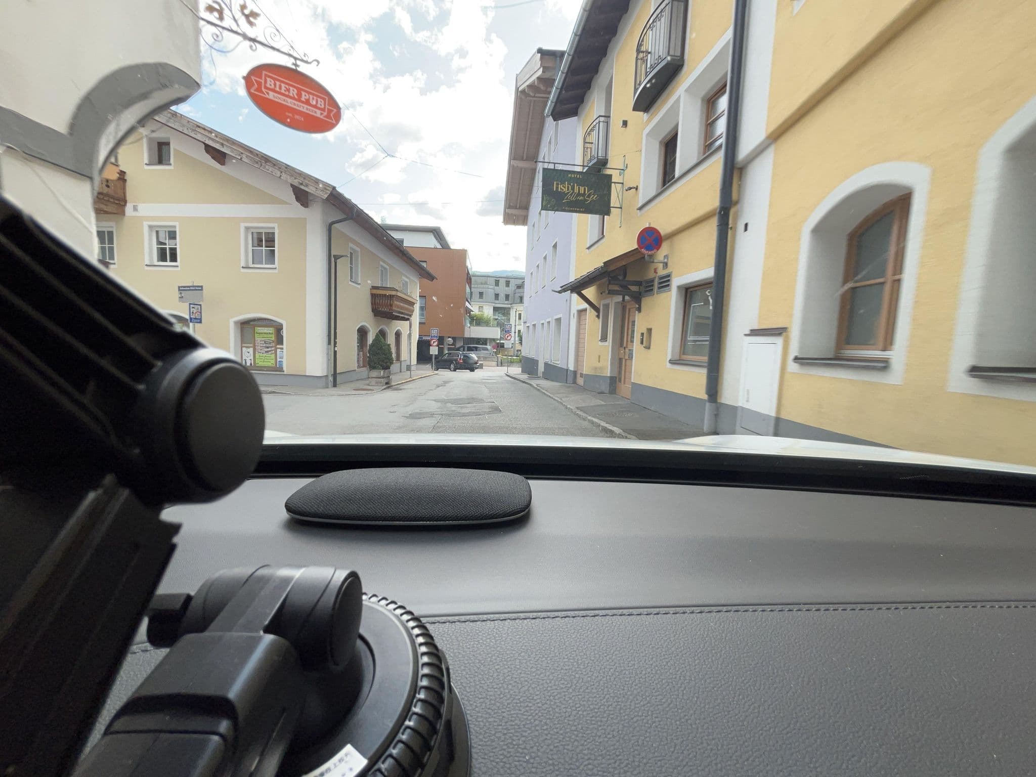 Street view near Hotel Grüner Baum, Zell am See — © lin_wang (CC BY-SA · Mapillary)
