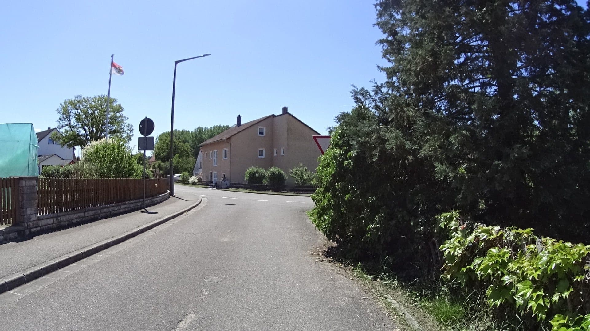 Street view near Xadu Greenhouse, Pleinfeld — © ramap (CC BY-SA · Mapillary)