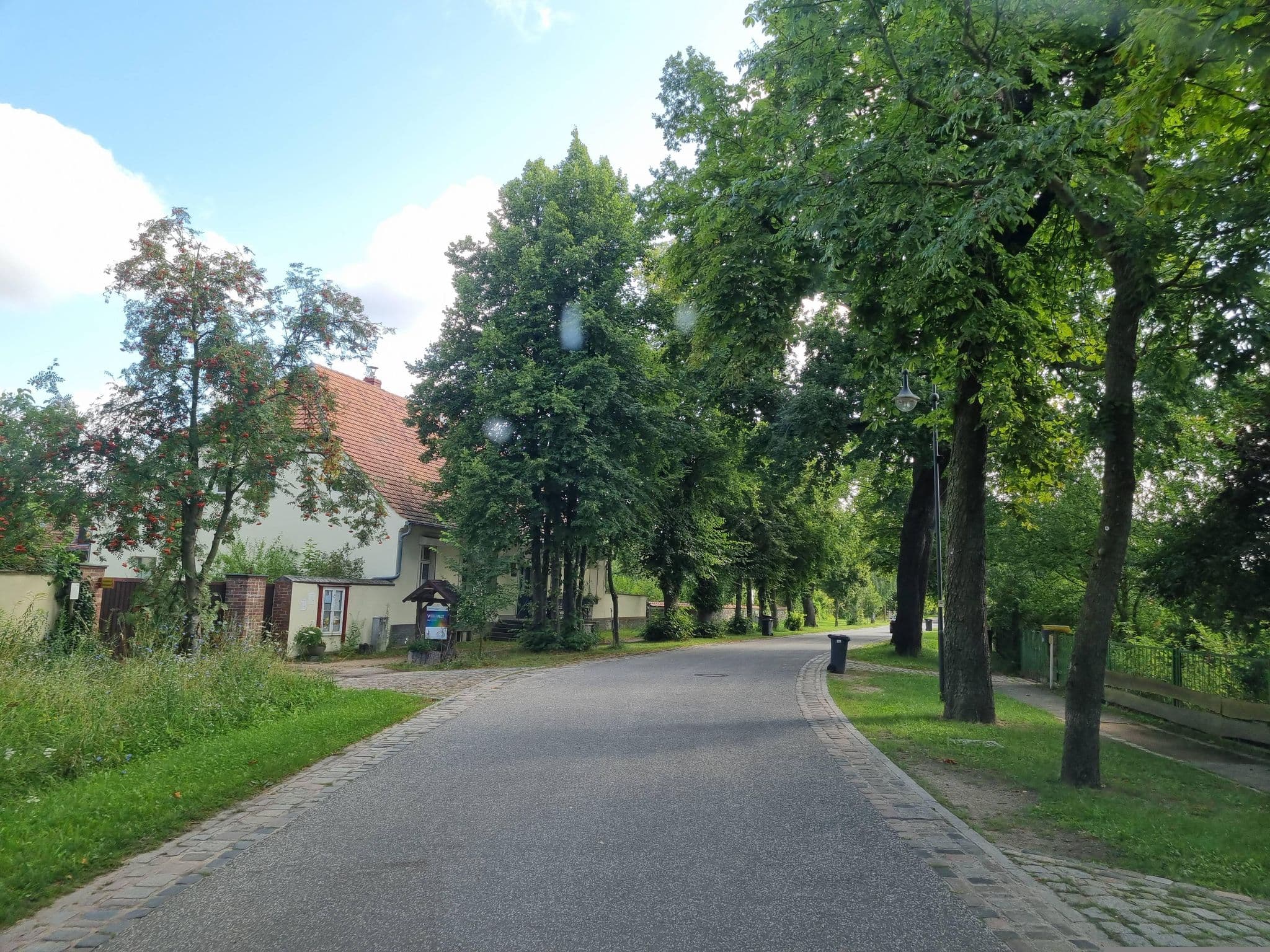 Street view near Grätzhof, Schöneiche — © dsmm (CC BY-SA · Mapillary)